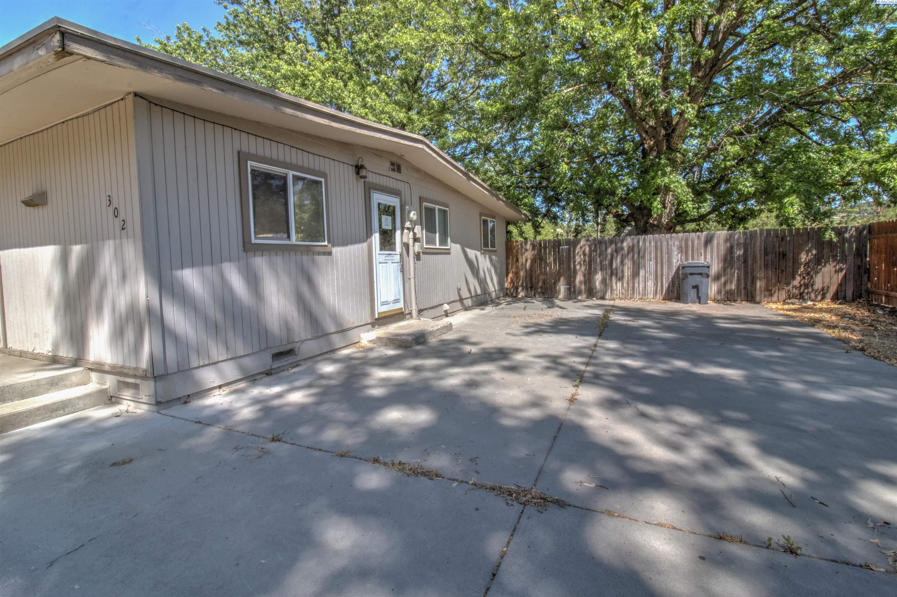 302 1st St, Benton City, WA 99320