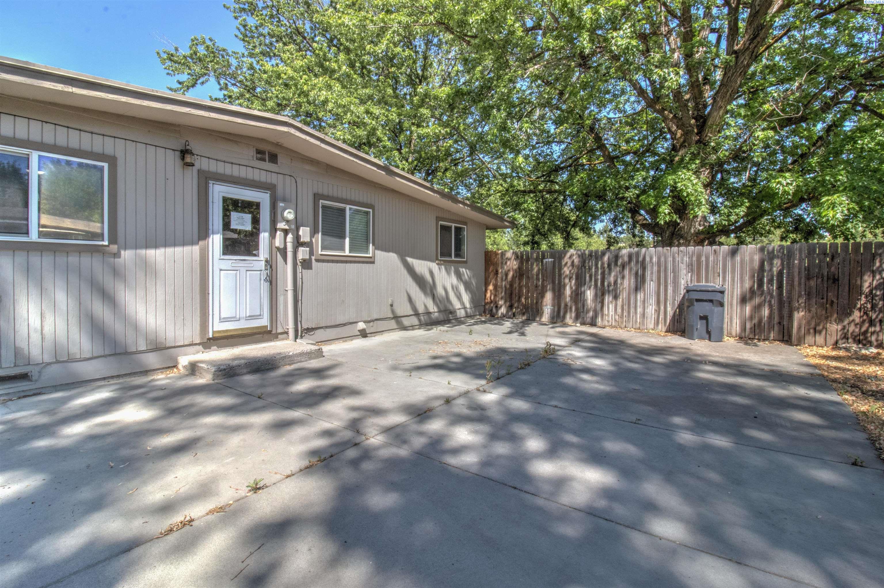 302 1st St, Benton City, WA 99320