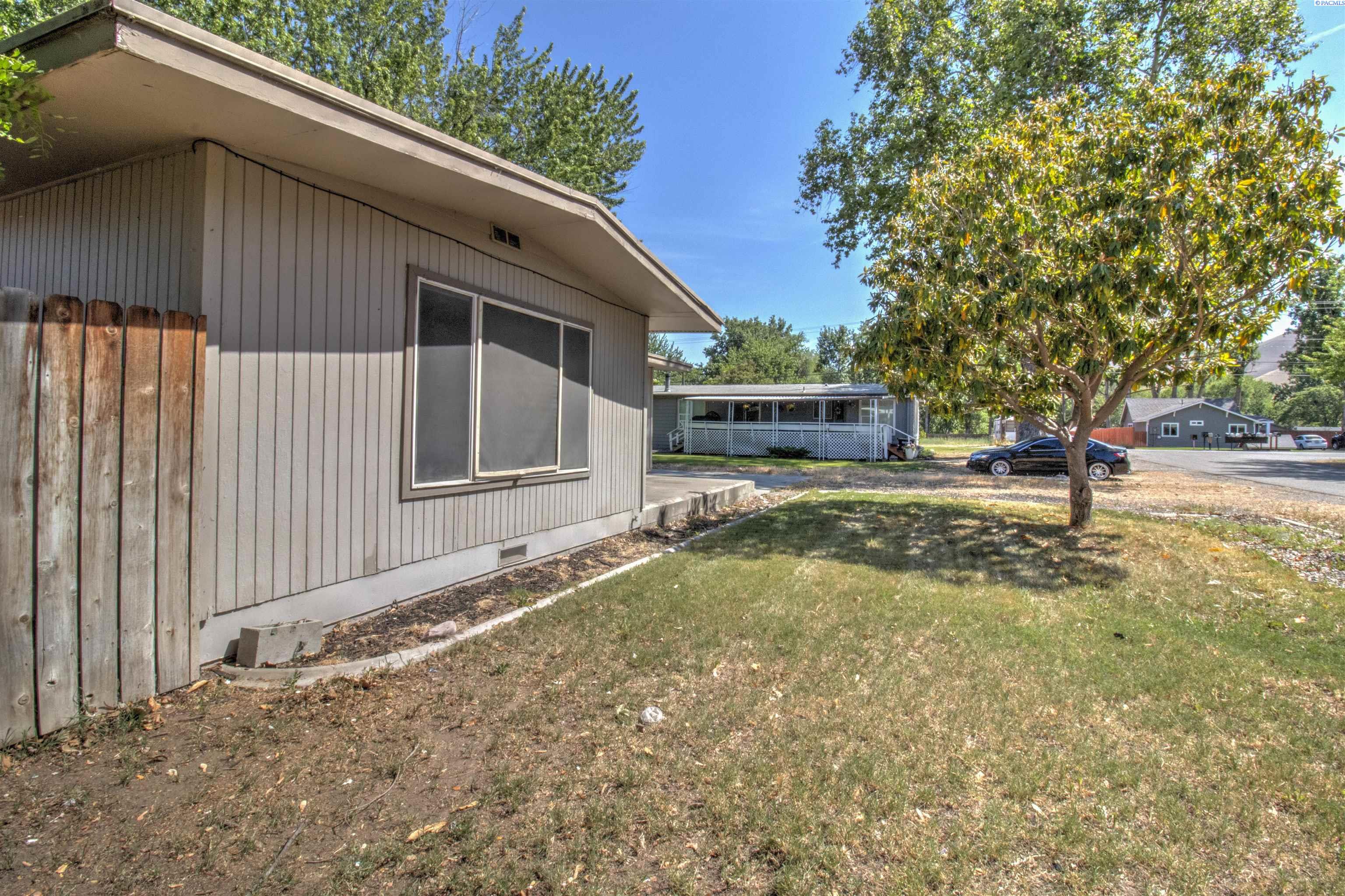 302 1st St, Benton City, WA 99320