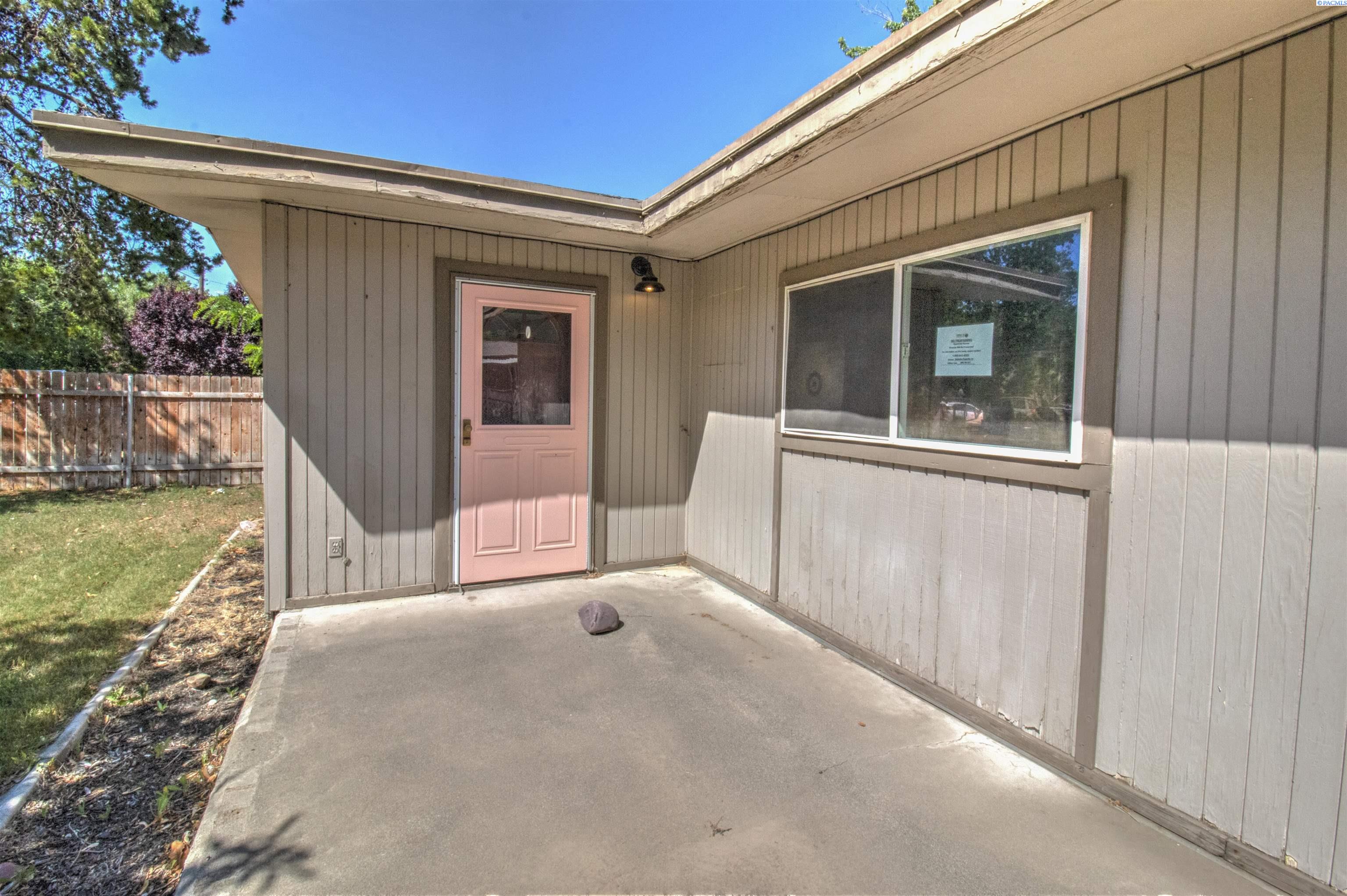 302 1st St, Benton City, WA 99320