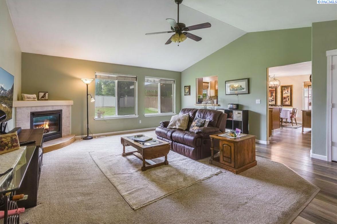 2101 Arthur Loop, Kennewick, WA 99338