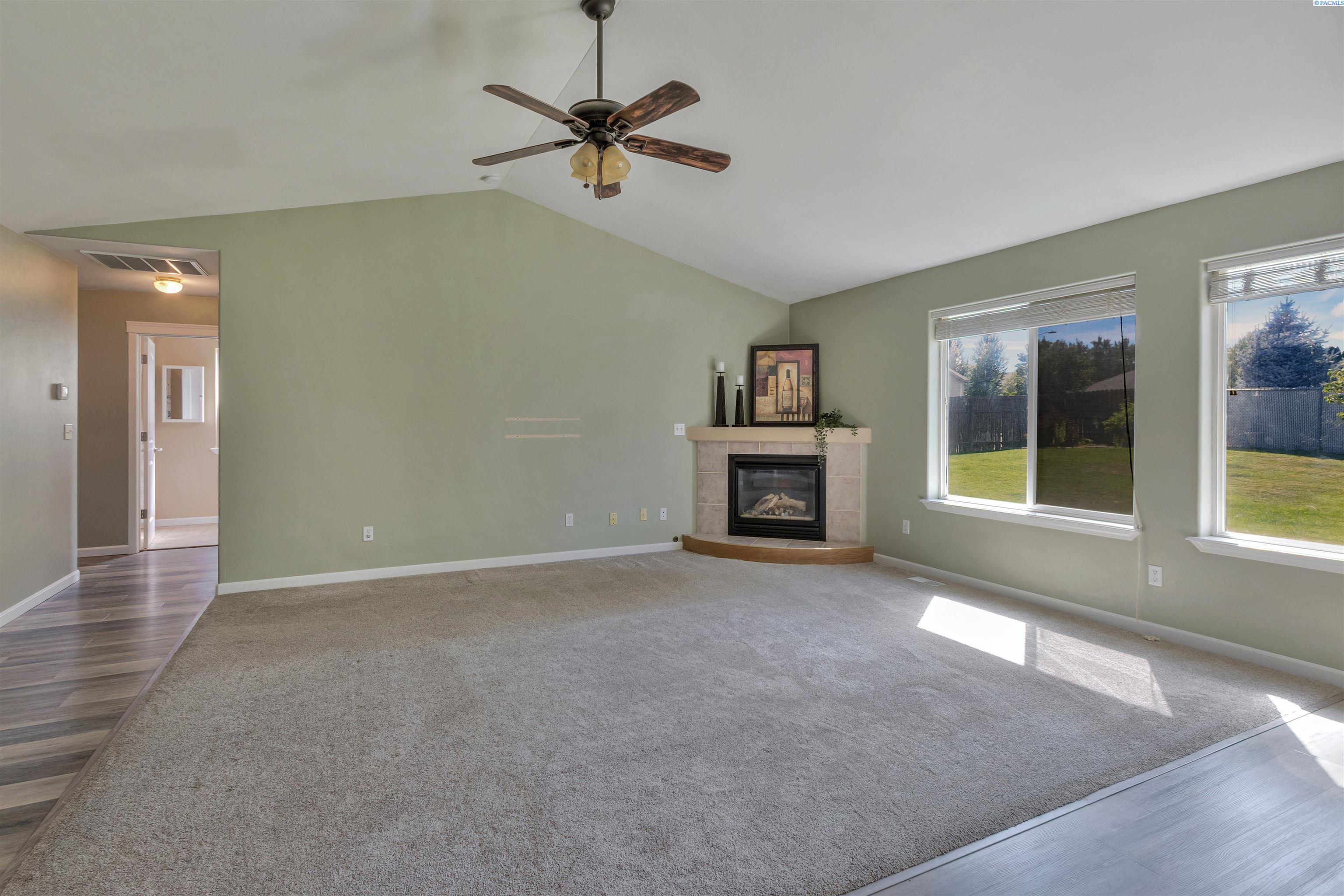 2101 Arthur Loop, Kennewick, WA 99338