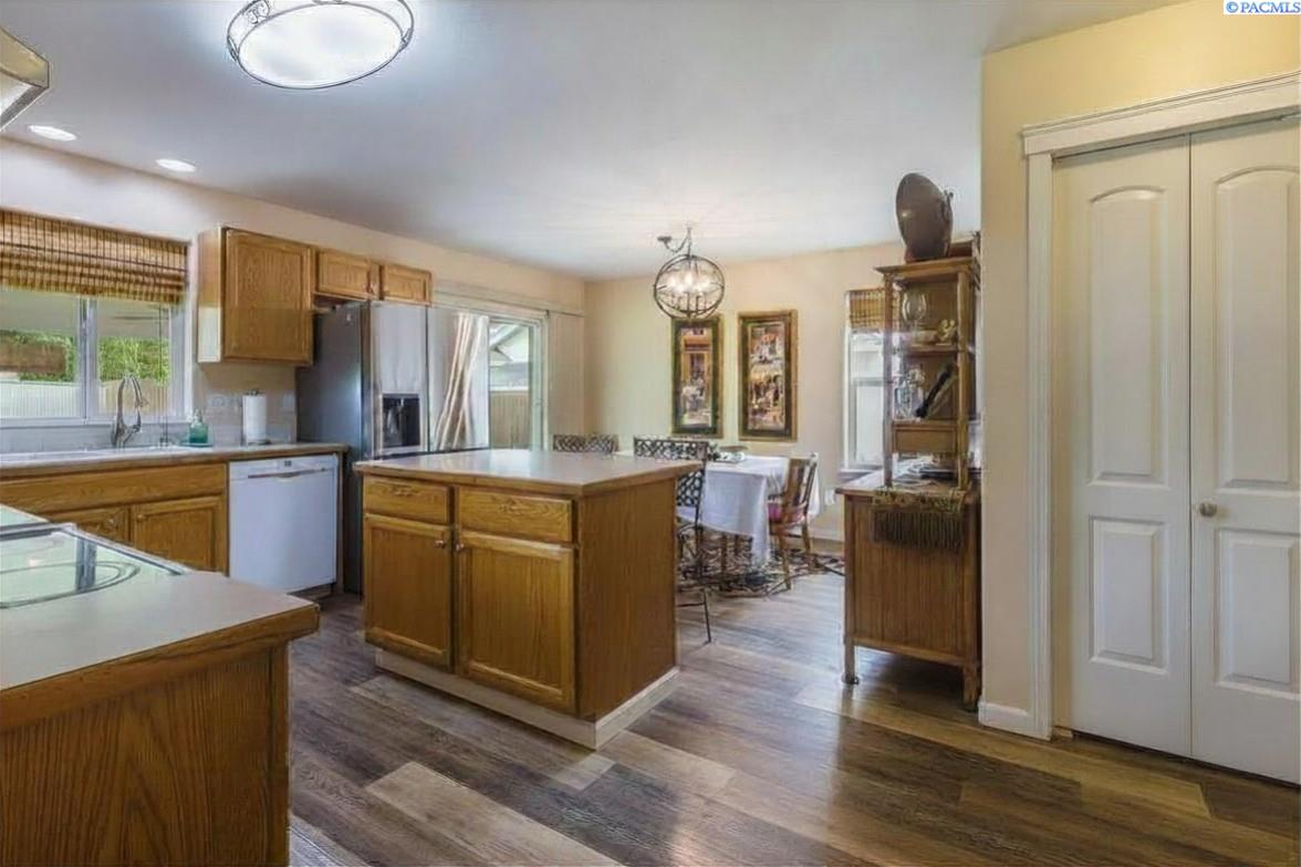 2101 Arthur Loop, Kennewick, WA 99338