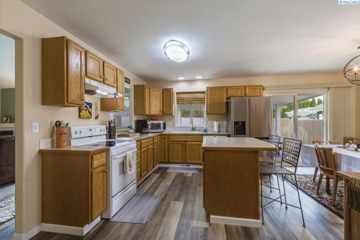 2101 Arthur Loop, Kennewick, WA 99338