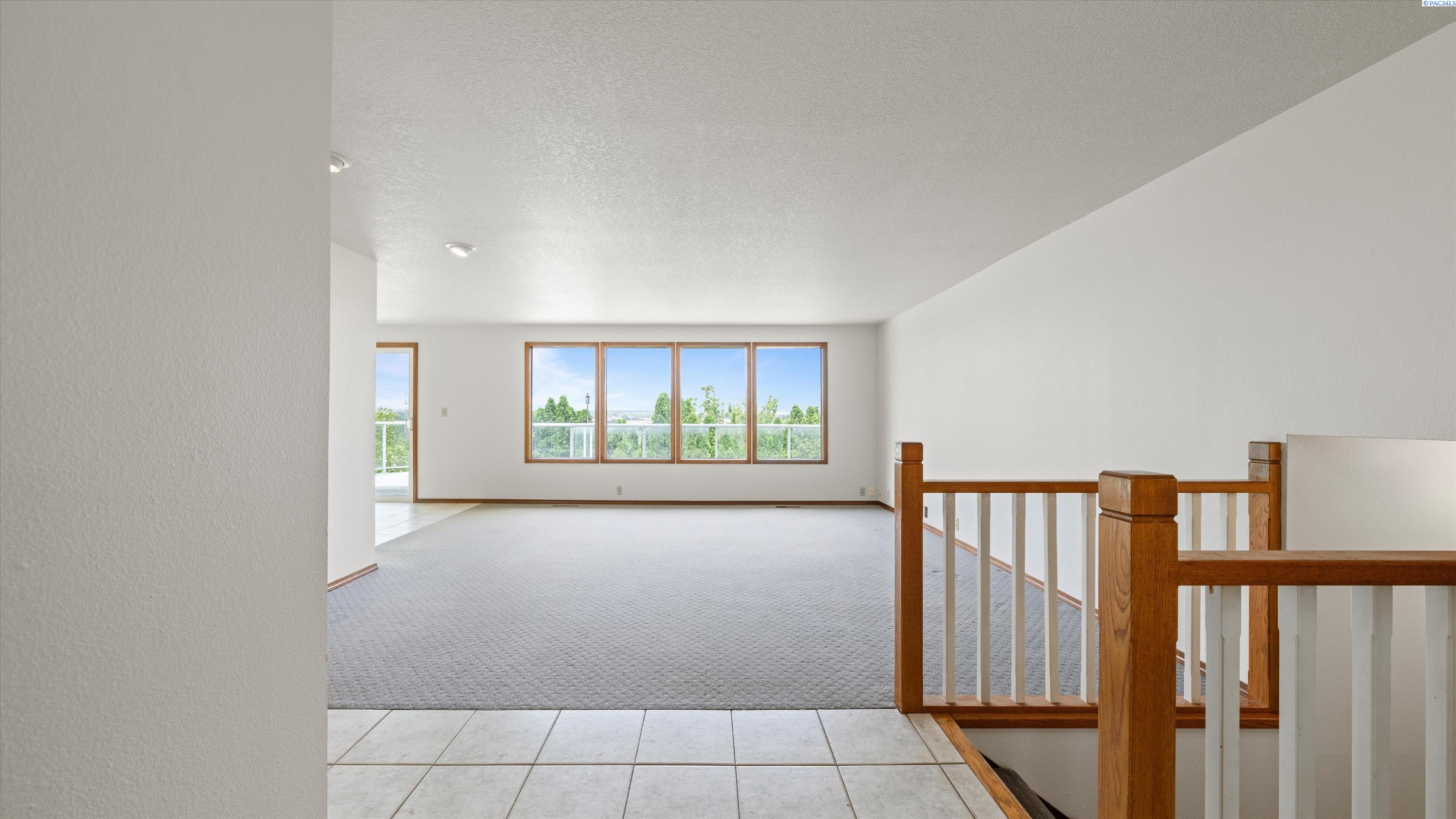 212 Edgewood Dr, Richland, WA 99352