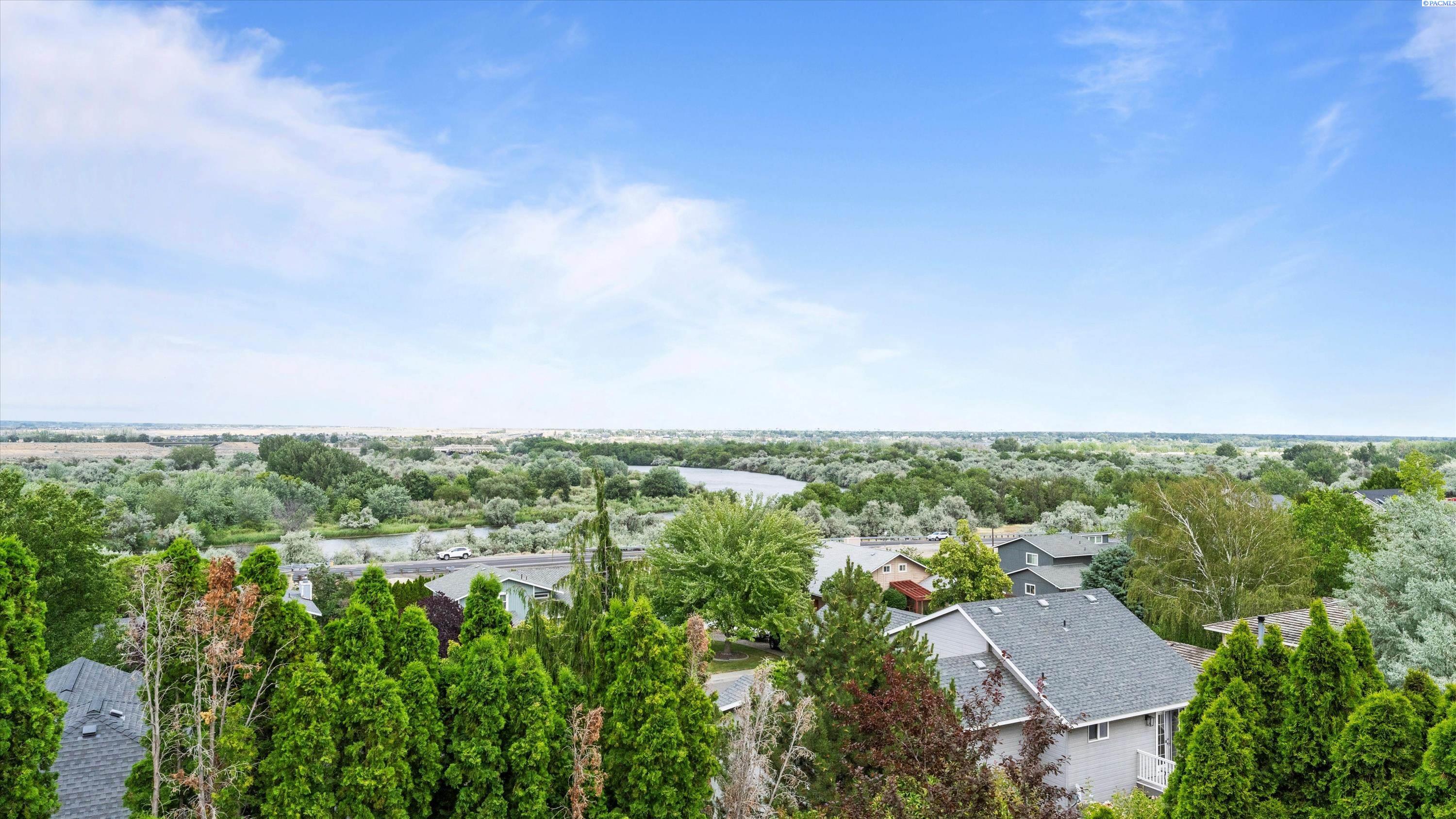 212 Edgewood Dr, Richland, WA 99352
