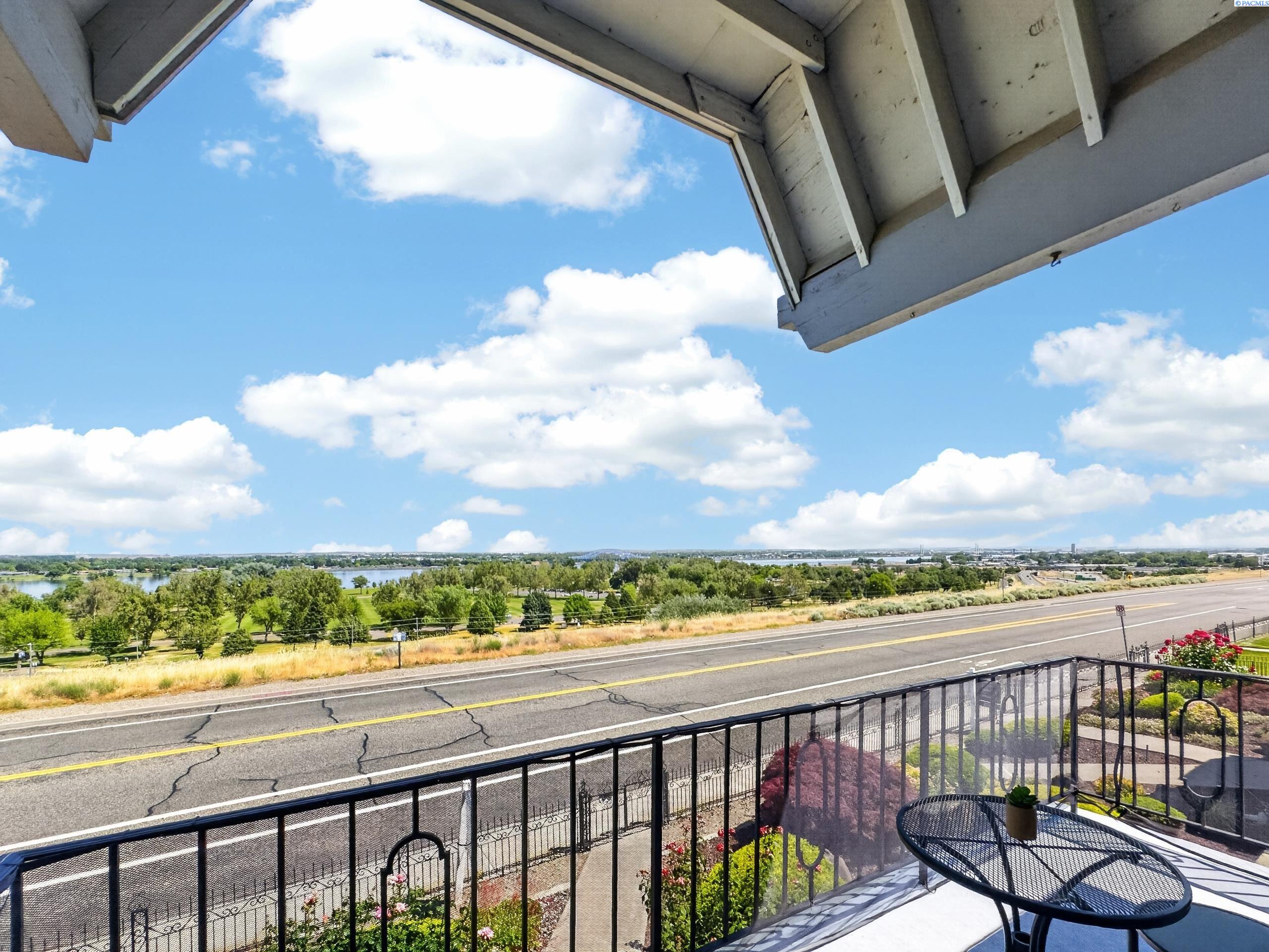 2401 Canal Dr #D-1, Kennewick, WA 99336