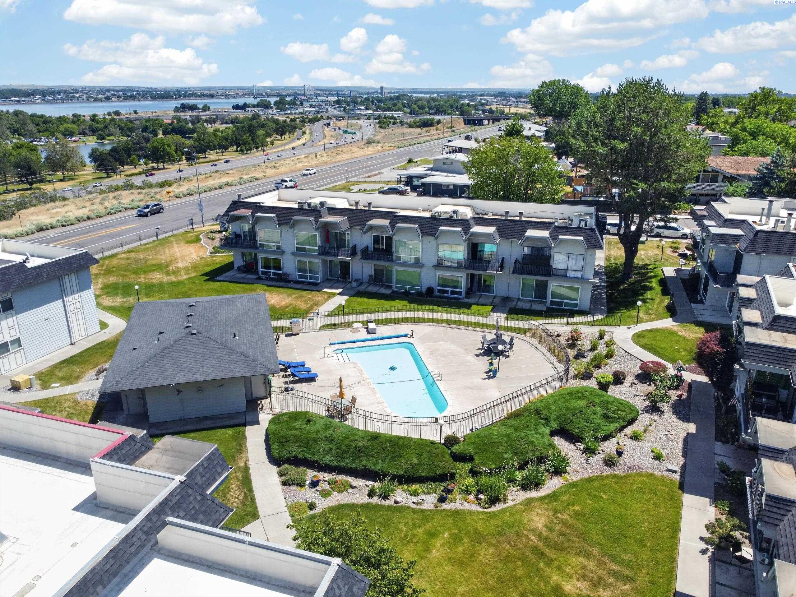 2401 Canal Dr #D-1, Kennewick, WA 99336