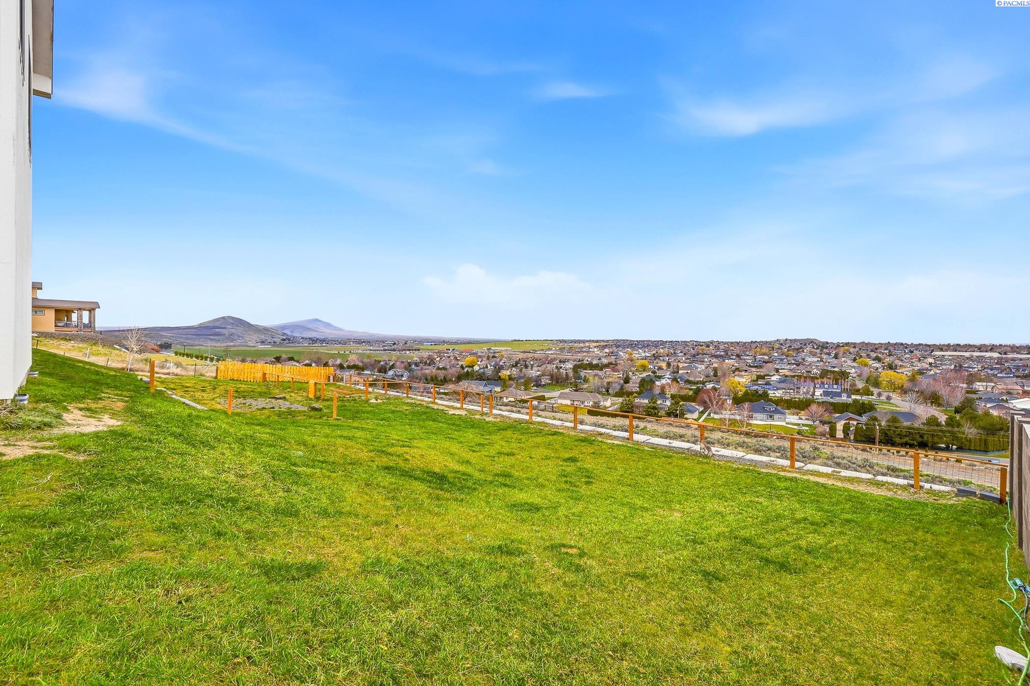 5520 Hershey , West Richland, WA 99353