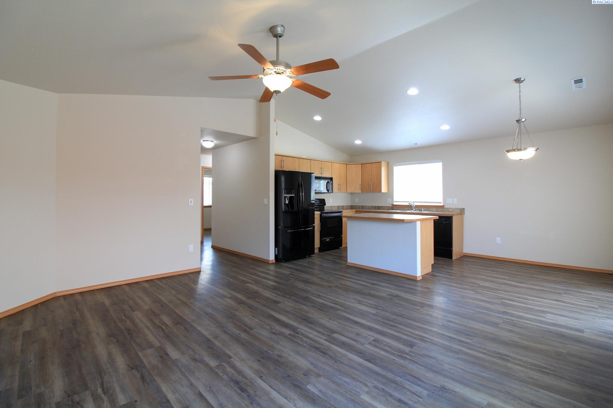 1683 Cactus Loop, Richland, WA 99352