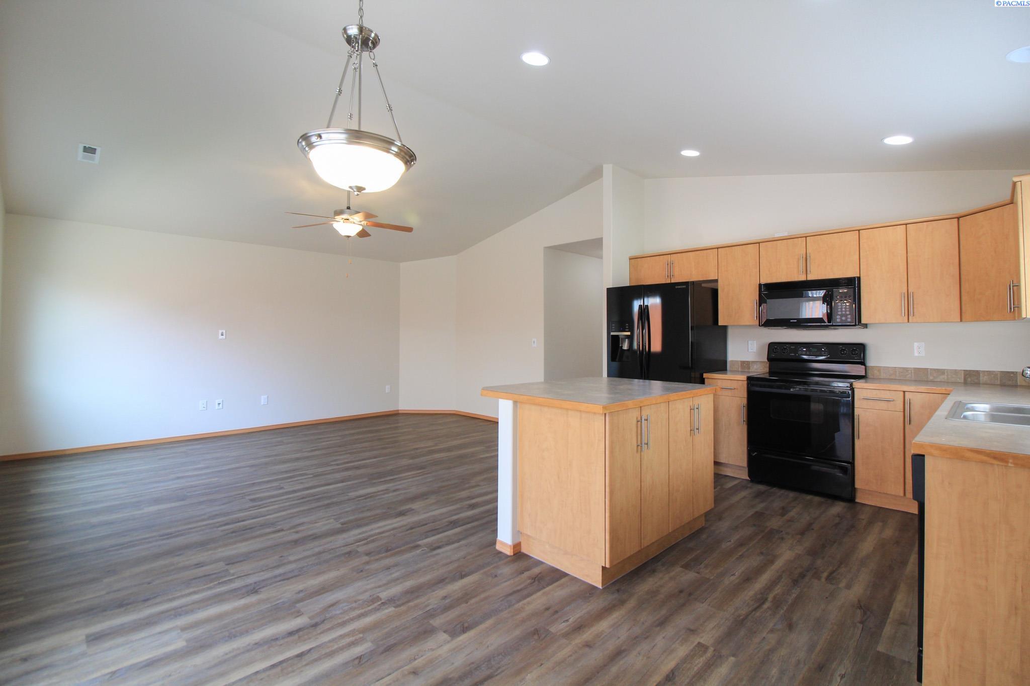 1683 Cactus Loop, Richland, WA 99352