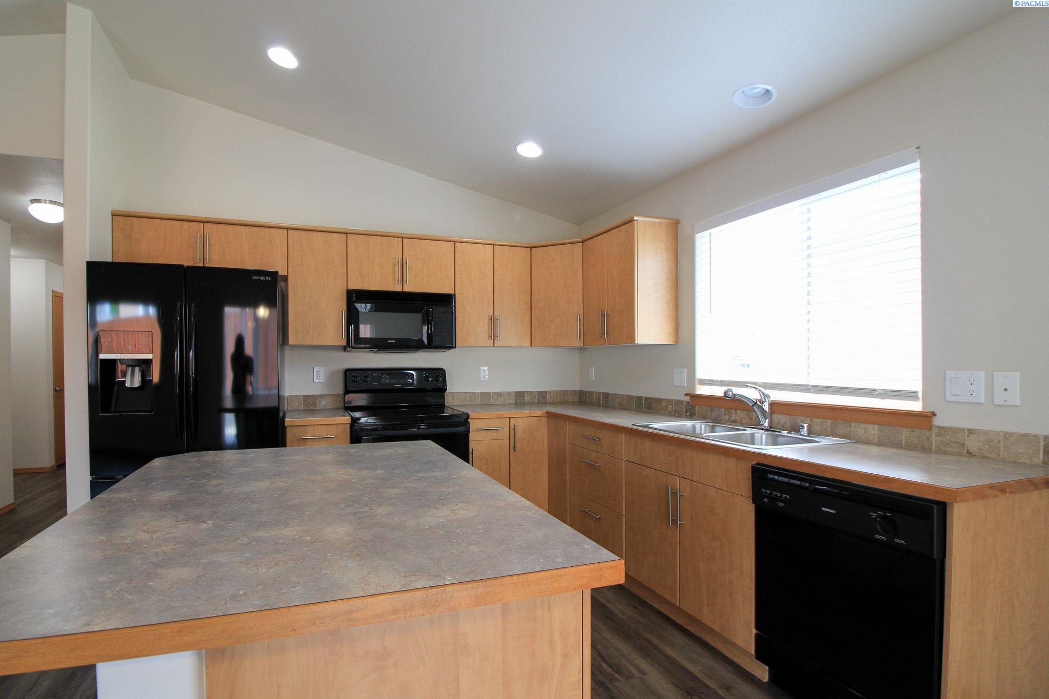 1683 Cactus Loop, Richland, WA 99352