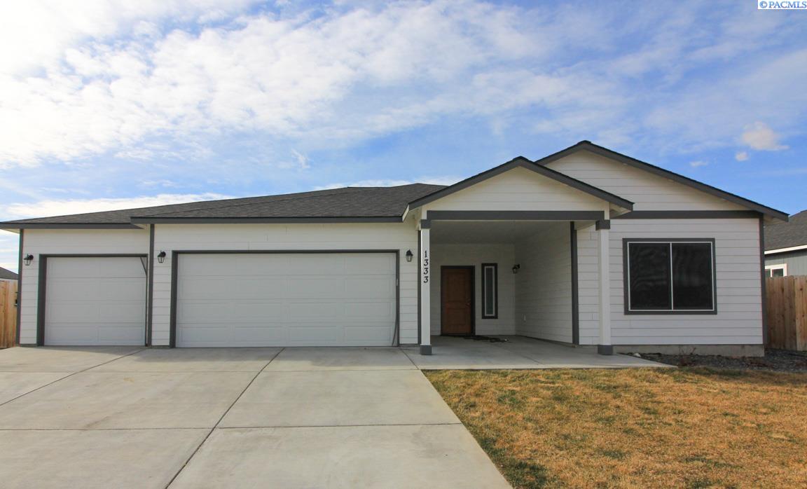 1333 13th St, Benton City, WA 99320