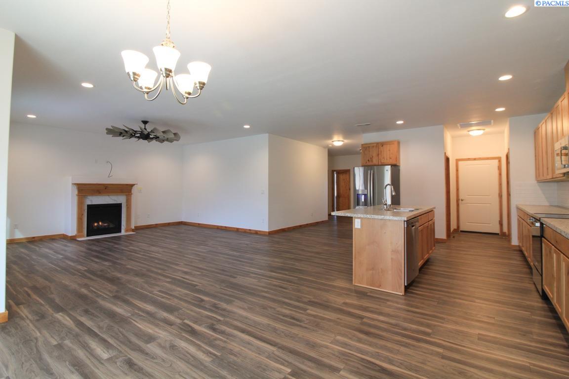 1333 13th St, Benton City, WA 99320