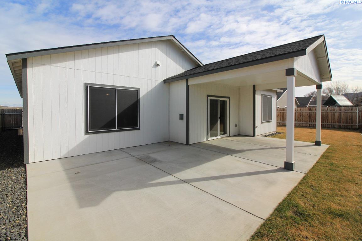 1333 13th St, Benton City, WA 99320