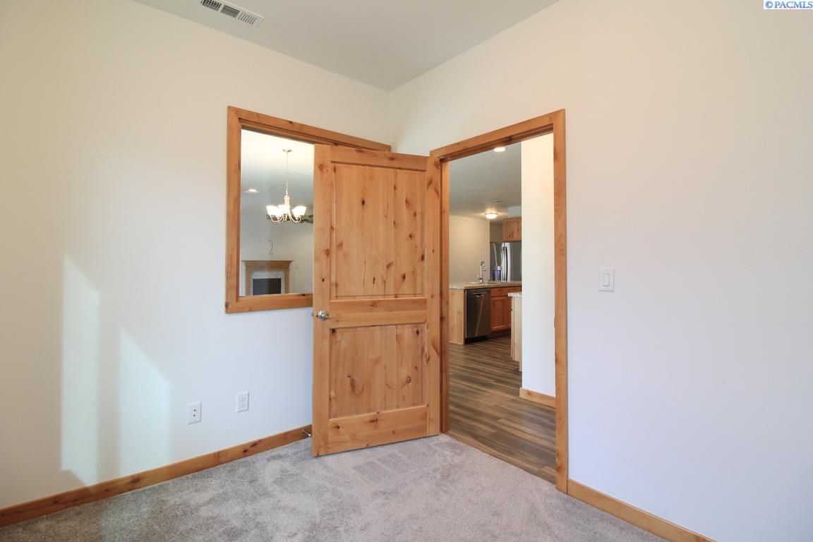 1333 13th St, Benton City, WA 99320
