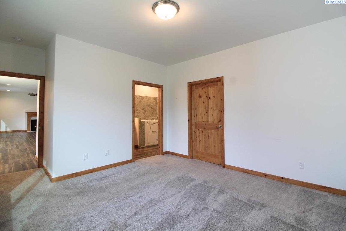 1333 13th St, Benton City, WA 99320