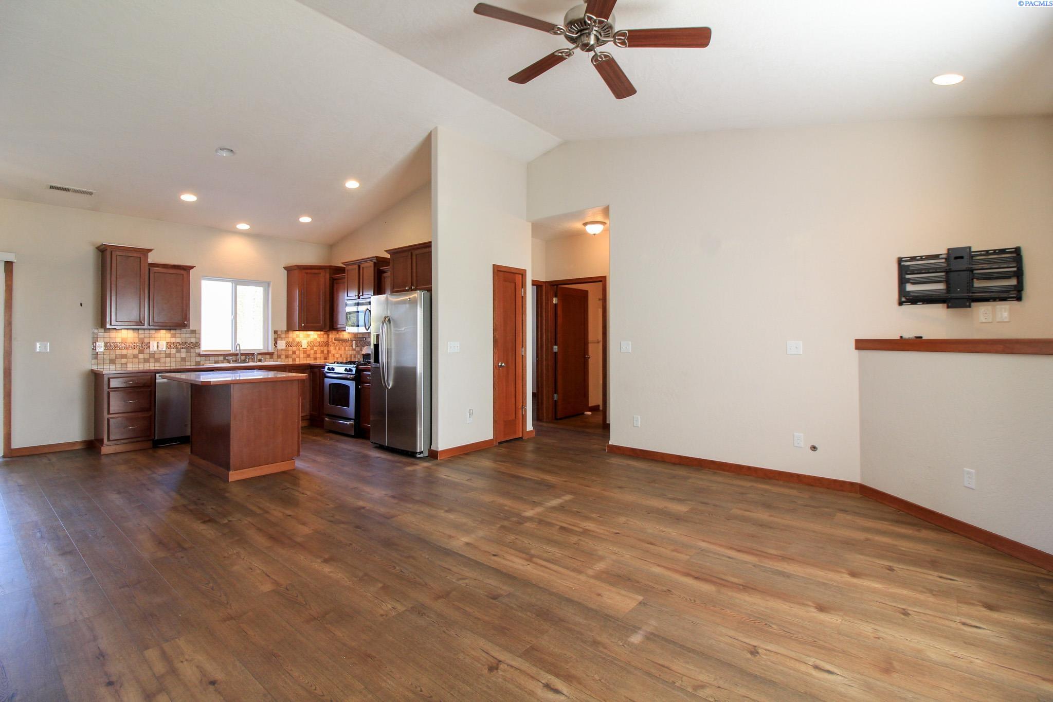 4803 Catalonia Dr, Pasco, WA 99301