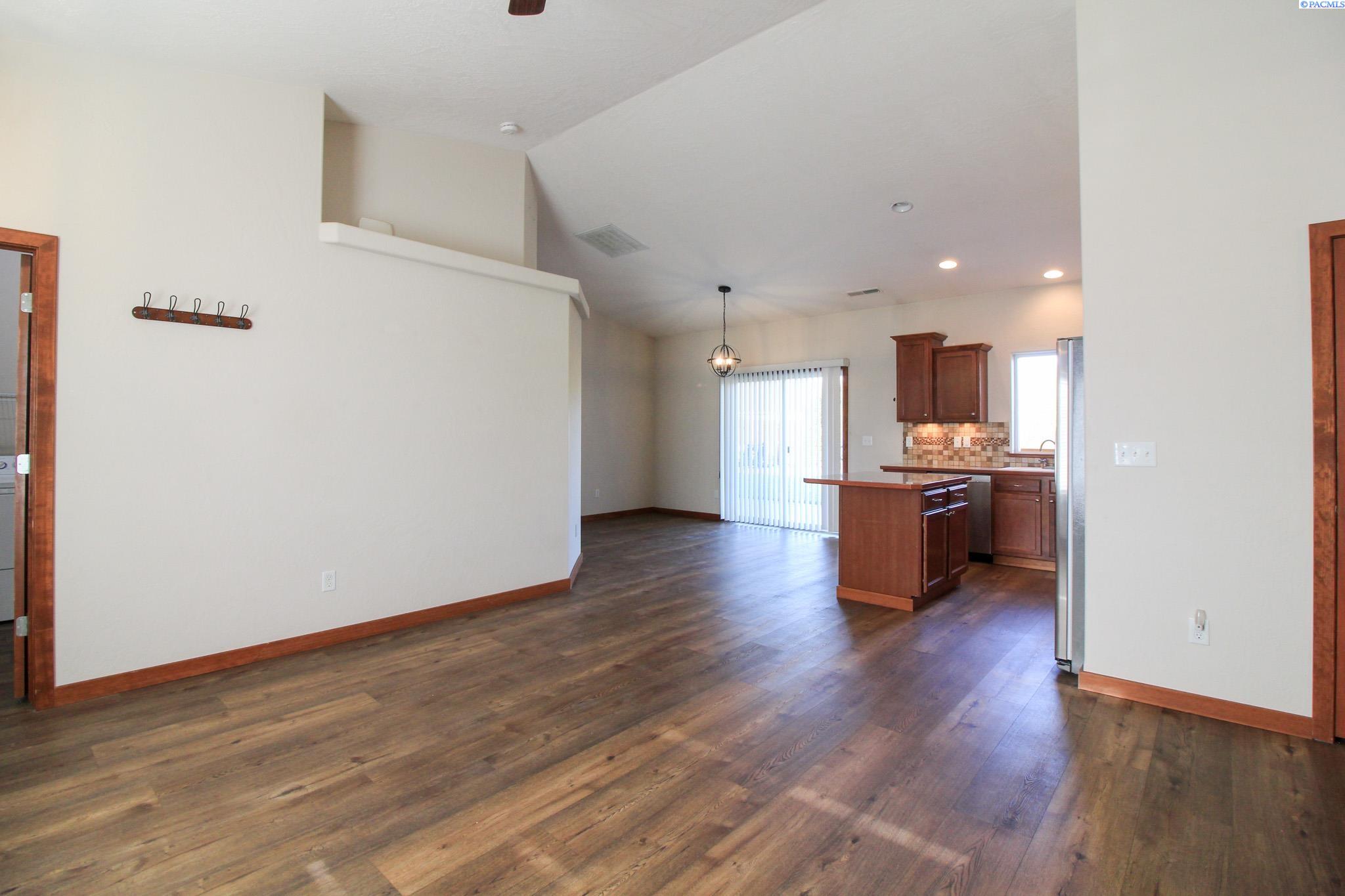 4803 Catalonia Dr, Pasco, WA 99301