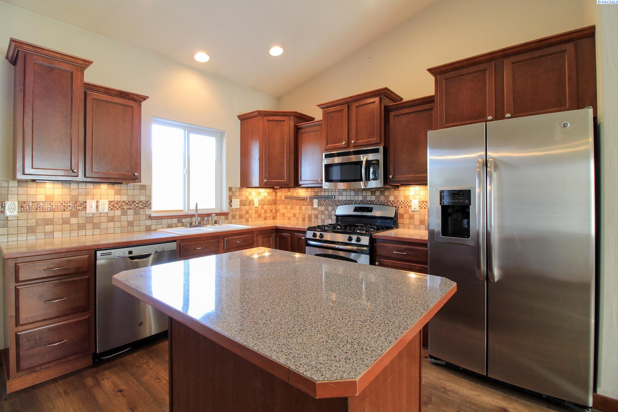 4803 Catalonia Dr, Pasco, WA 99301