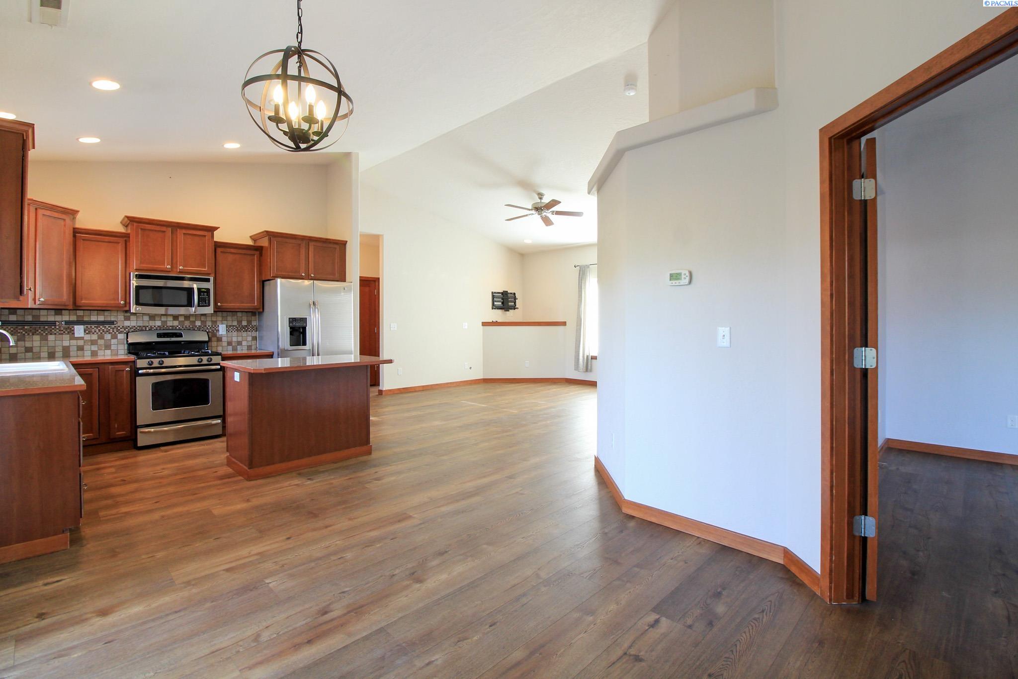 4803 Catalonia Dr, Pasco, WA 99301