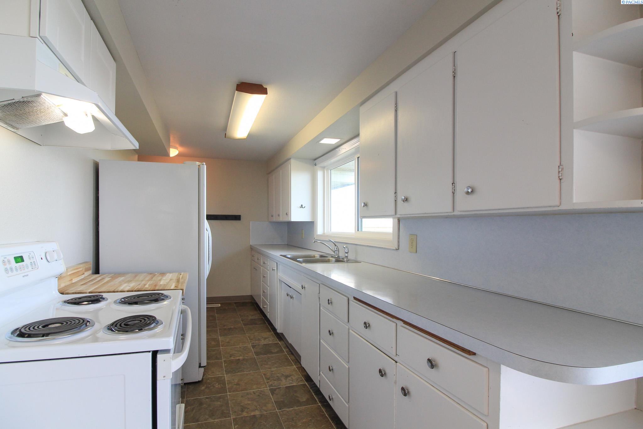 10111 Eltopia West Rd, Pasco, WA 99301