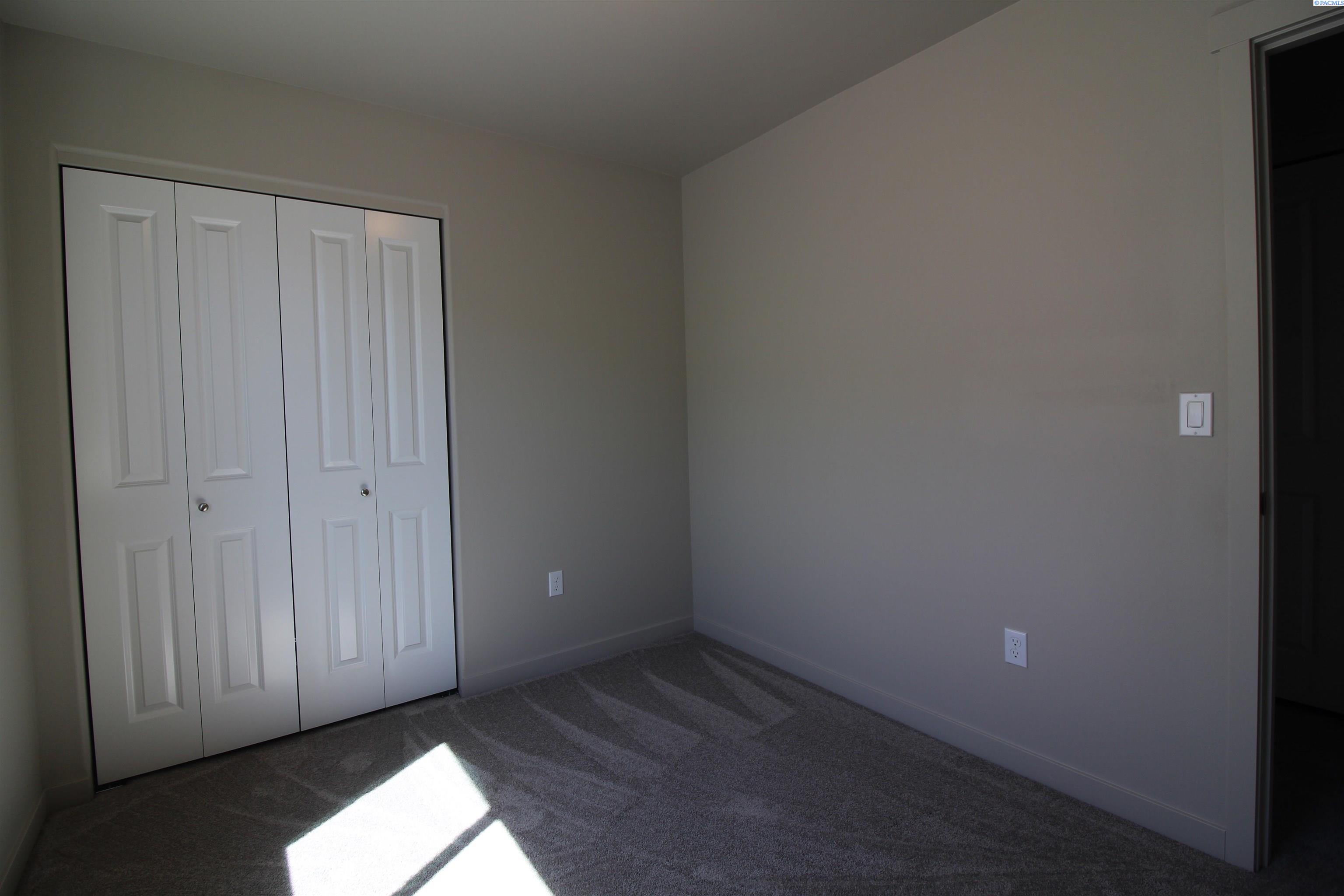 5772 Albany Pl #120, Kennewick, WA 99336