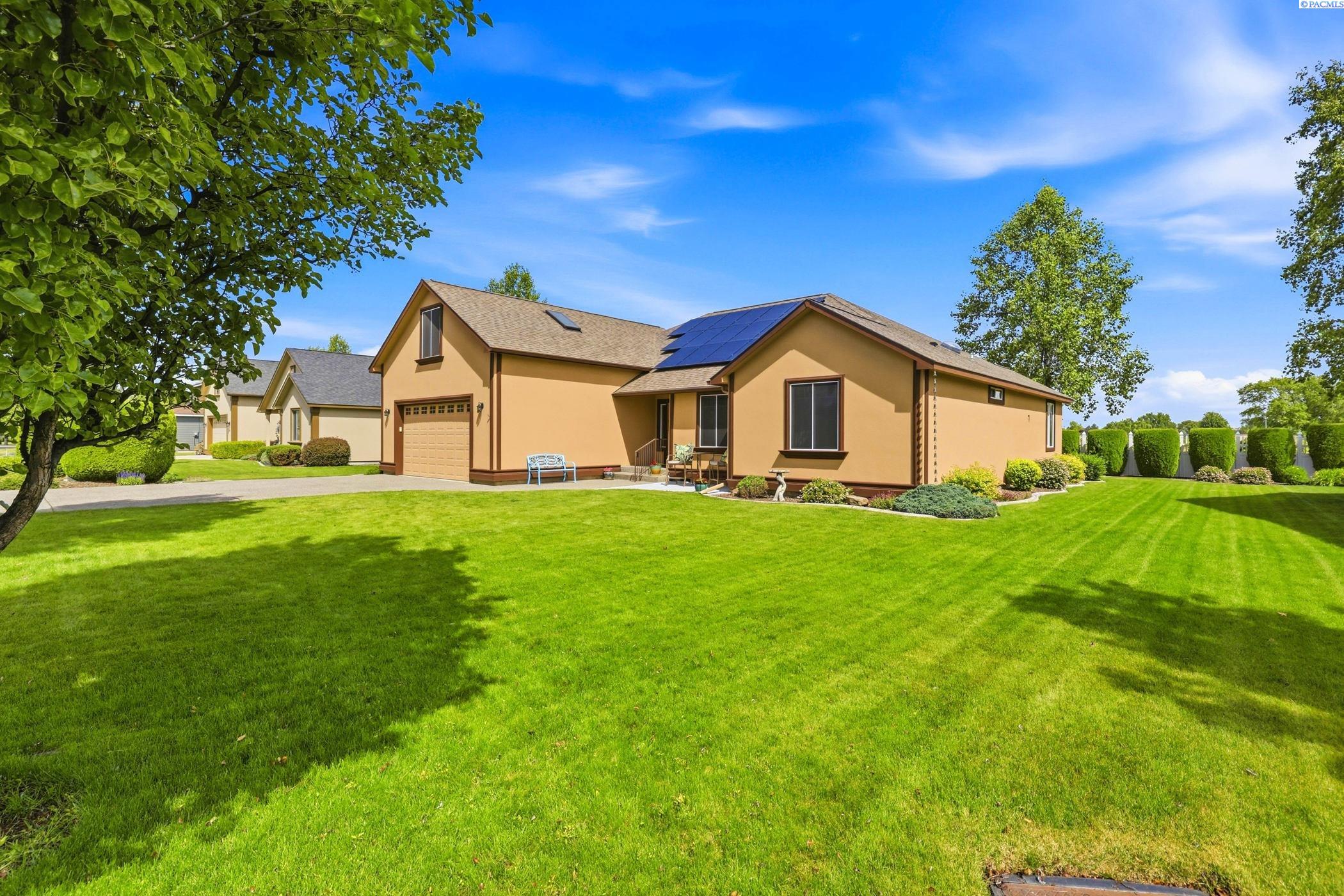 6 Blue Star Ct, Pasco, WA 99301