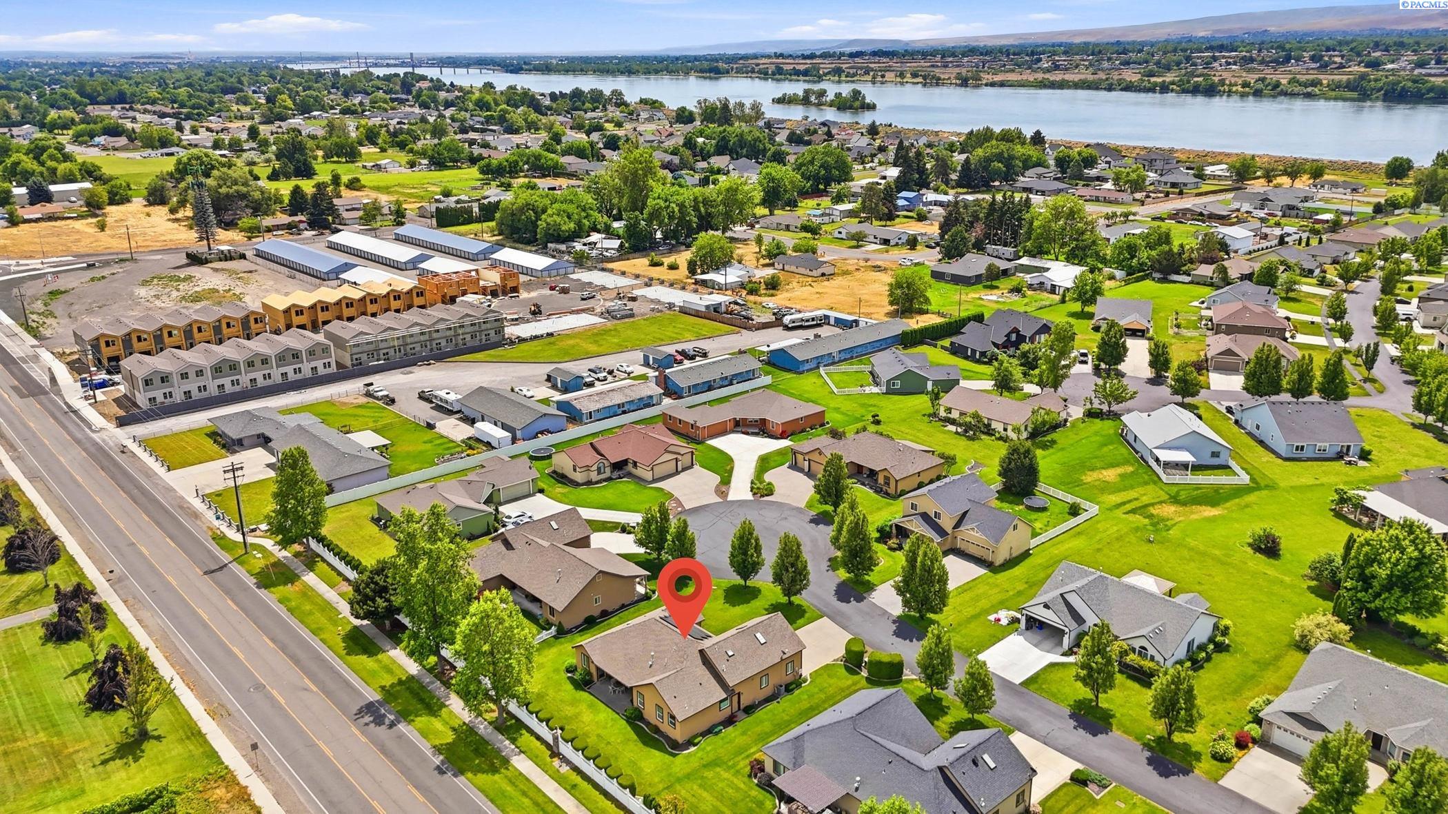 6 Blue Star Ct, Pasco, WA 99301