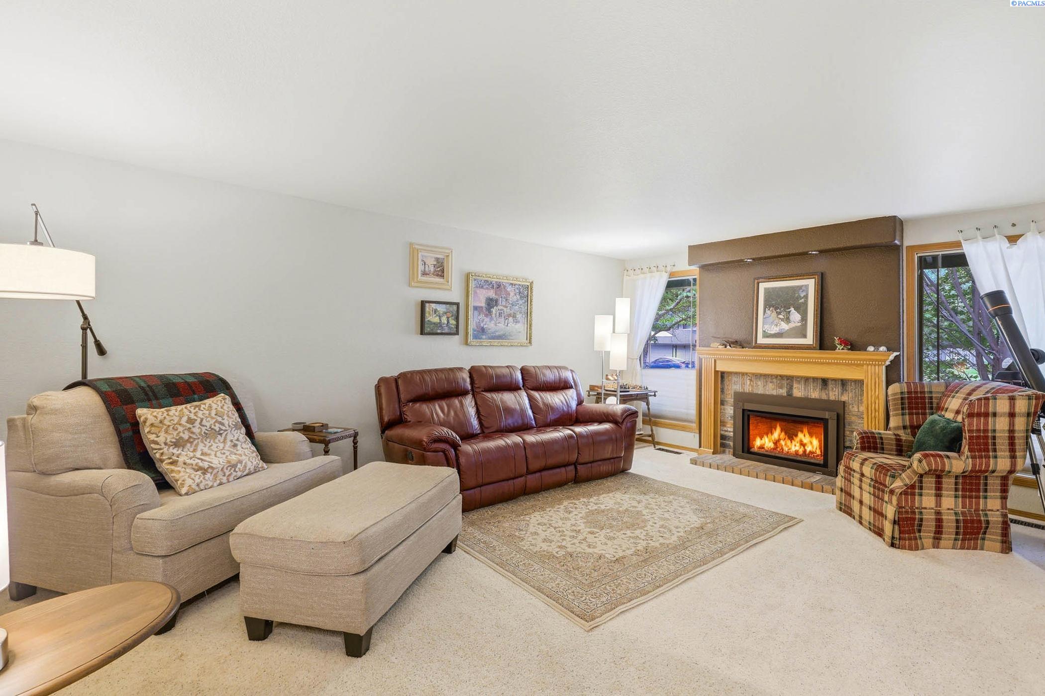 138 Sherman St, Richland, WA 99354