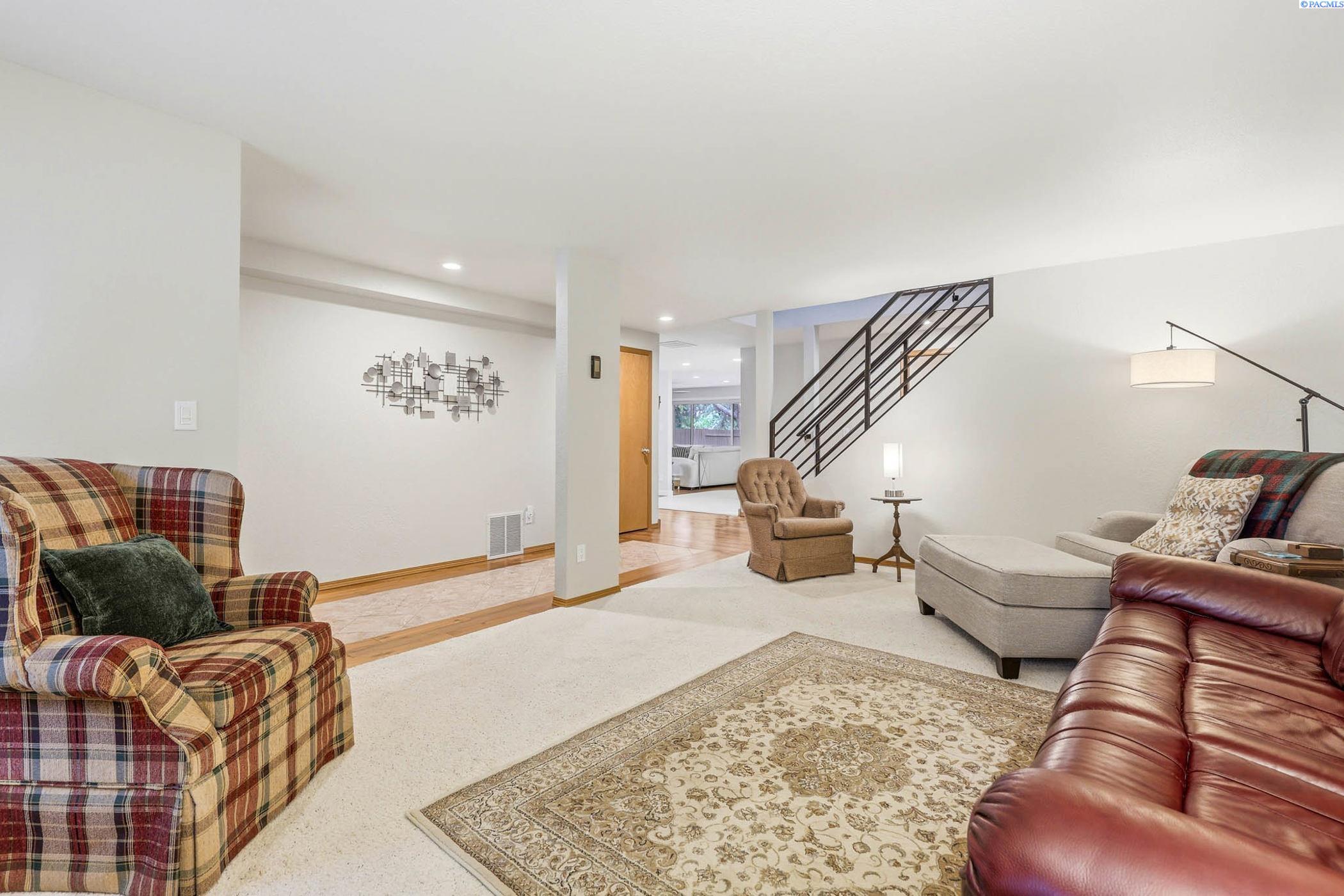 138 Sherman St, Richland, WA 99354