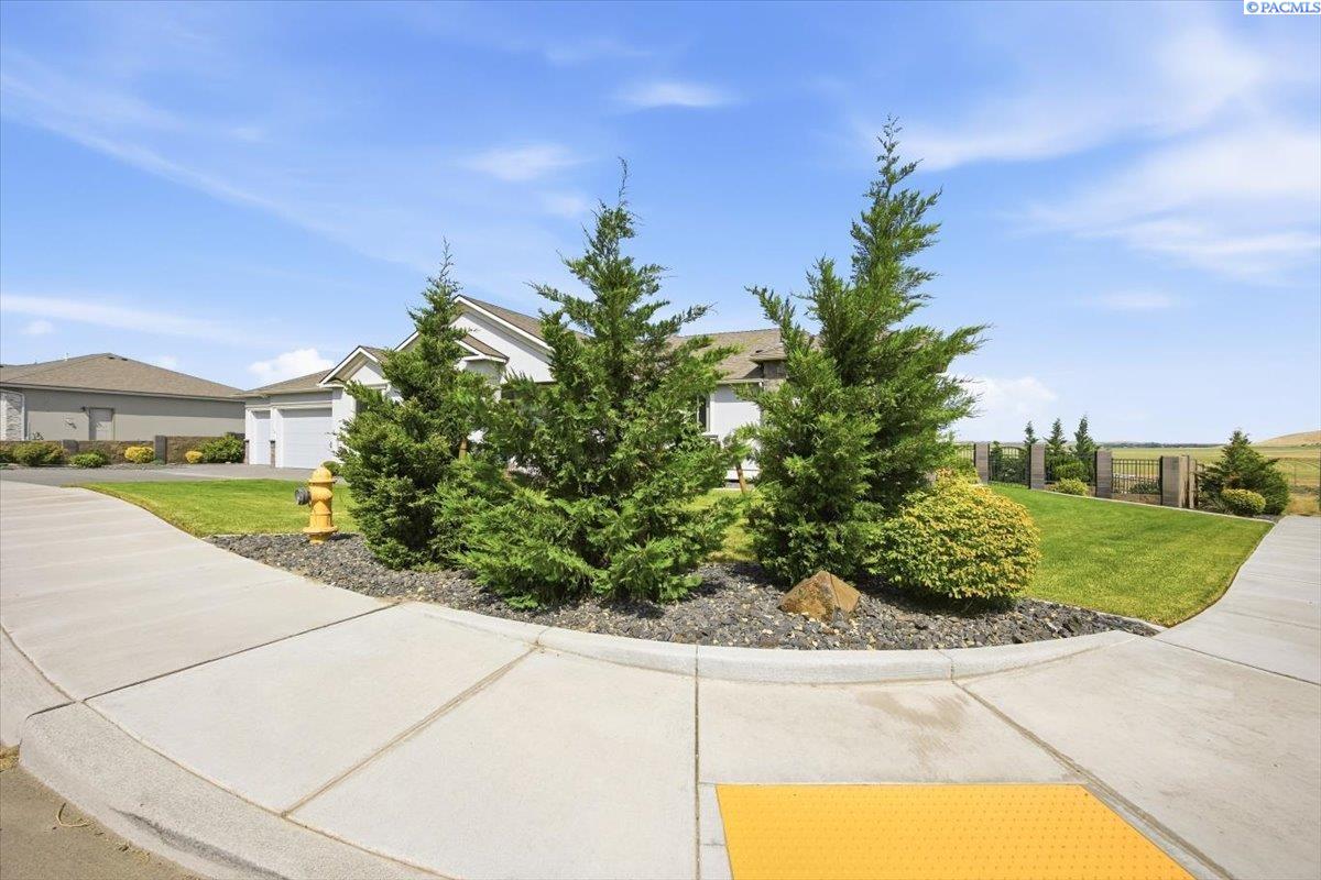 505 Thebes St, West Richland, WA 99353