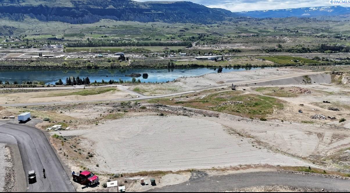 102 S Valiant Dr., East Wenatchee WA 98802