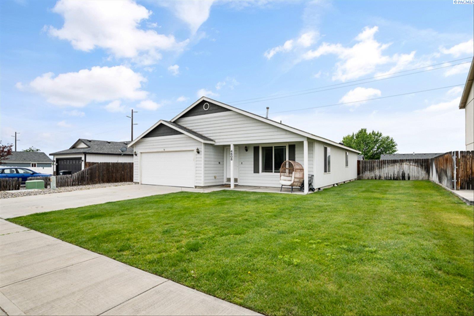 4608 John Deere Dr, Pasco, WA 99301