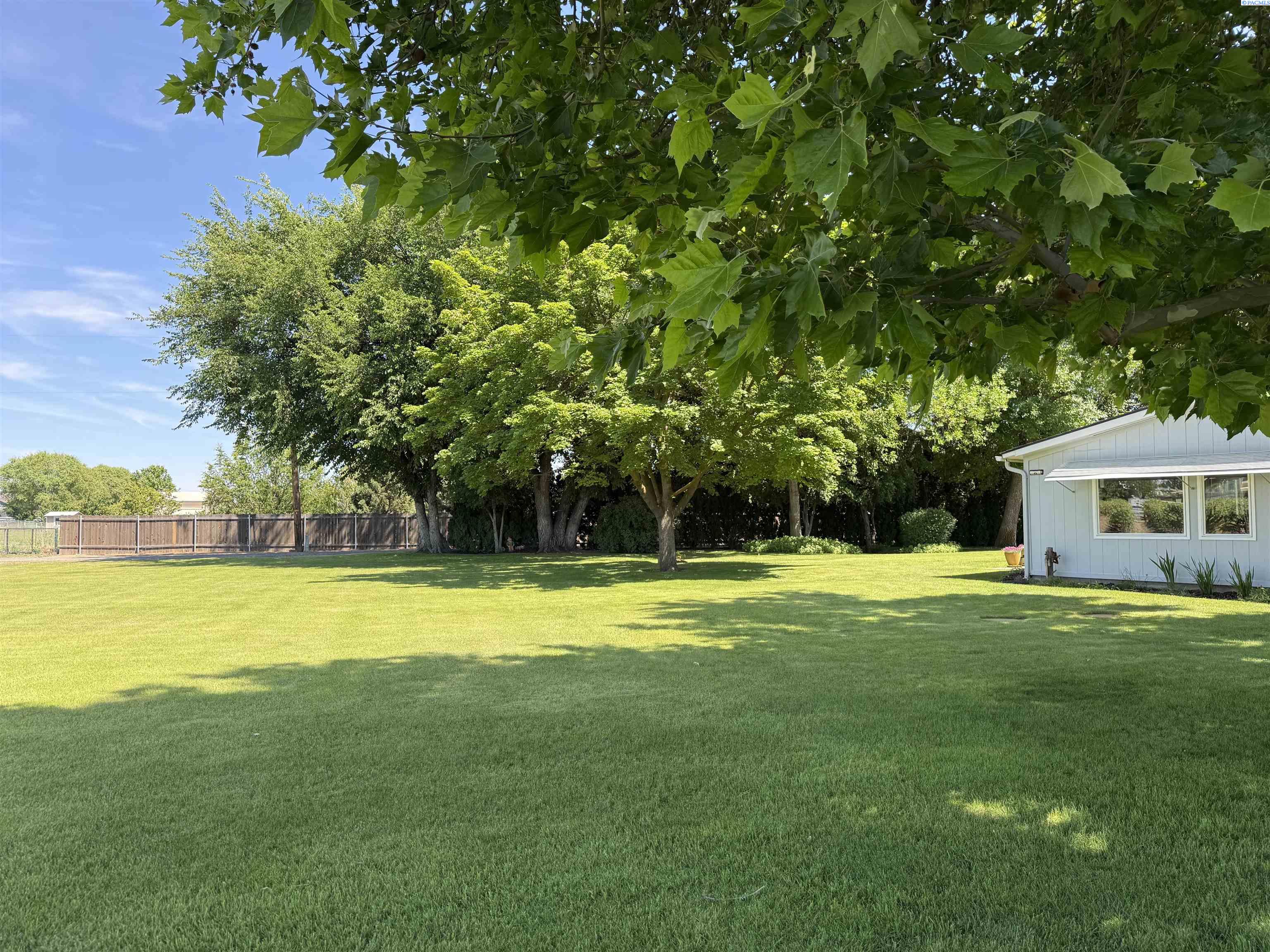 1170 Lower County Line Rd, Prosser, WA 99350