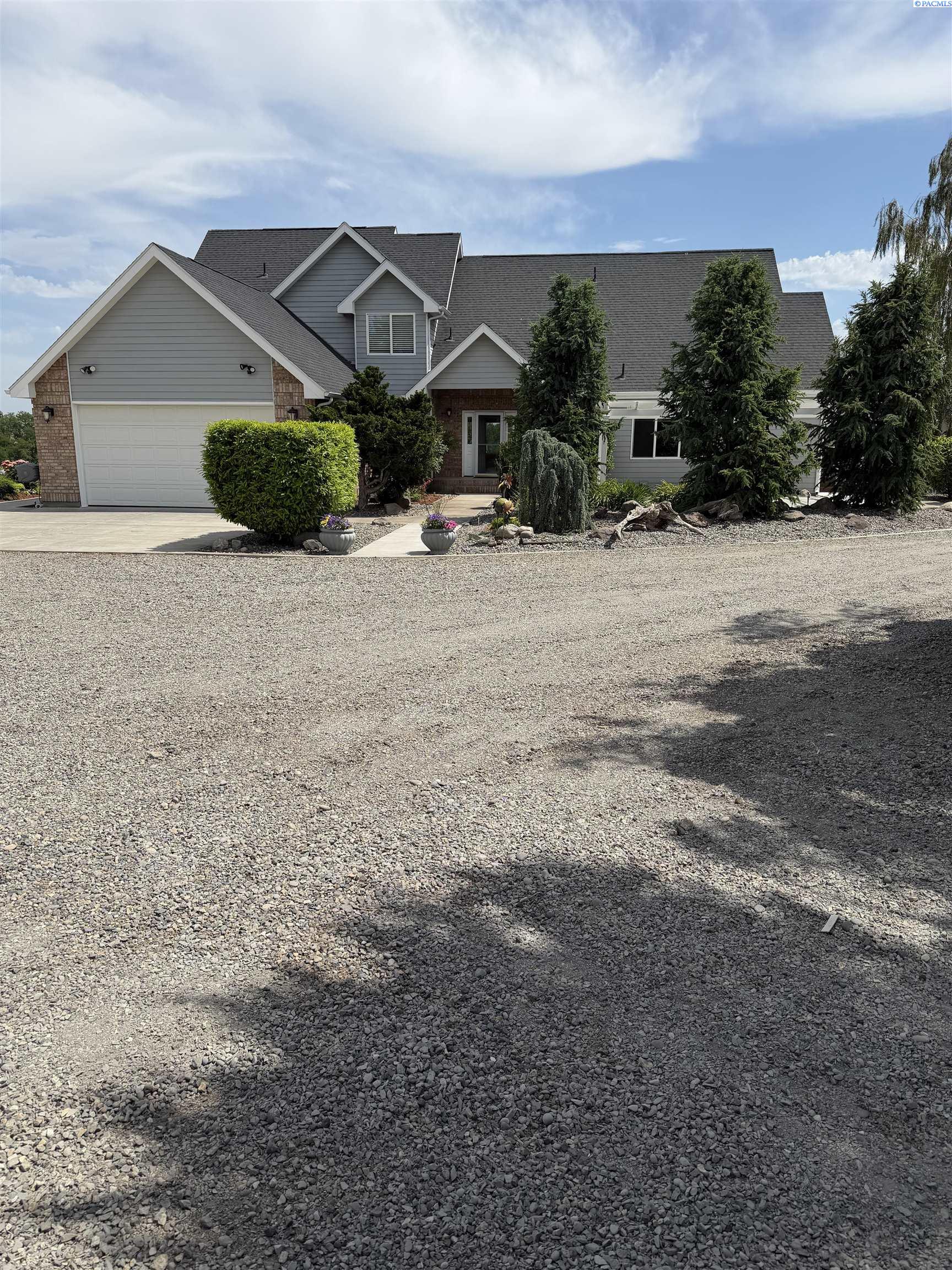 45204 E Shannon, West Richland WA 99353-8705