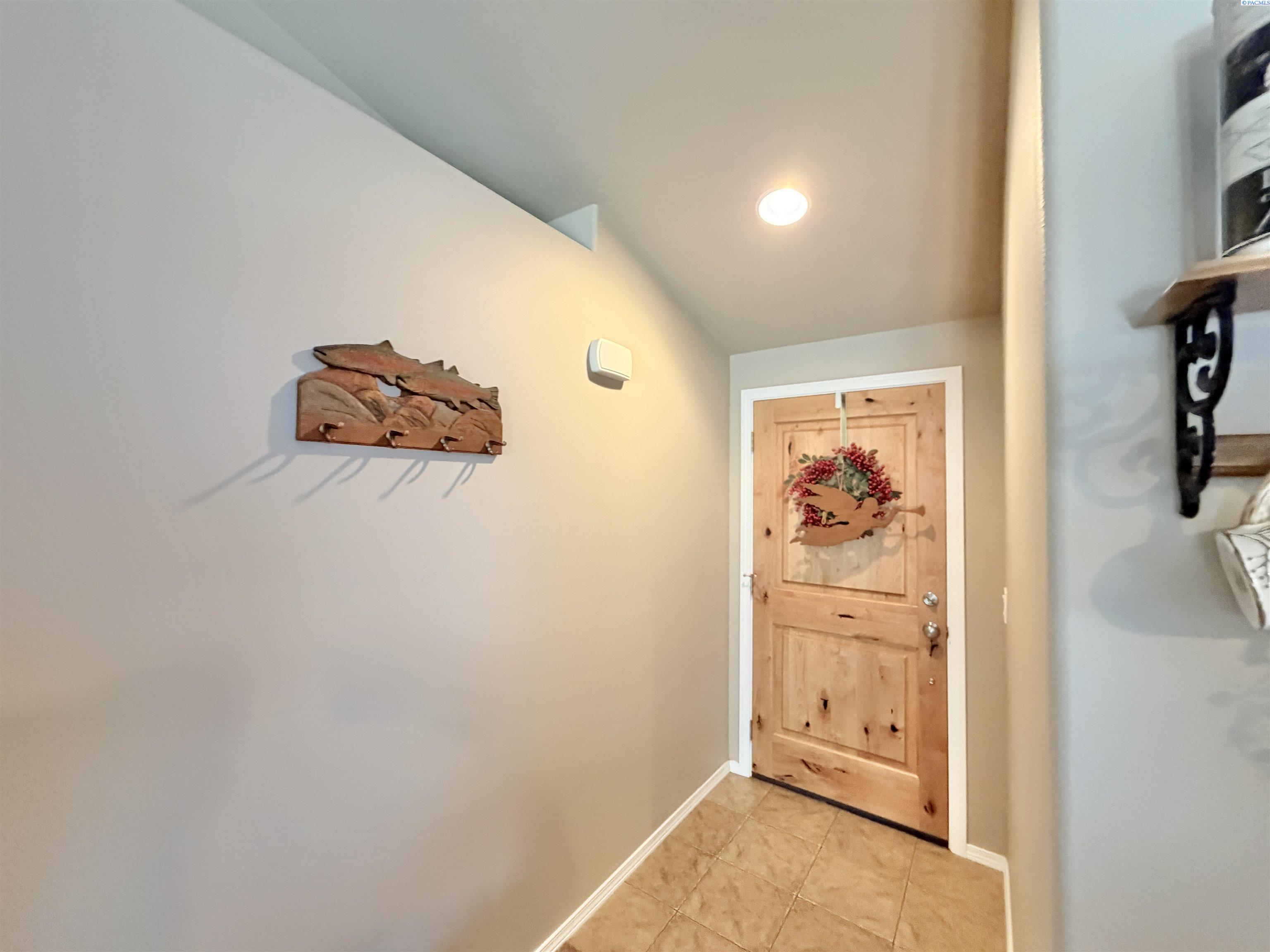 2104 Kellogg Pl, Kennewick, WA 99338
