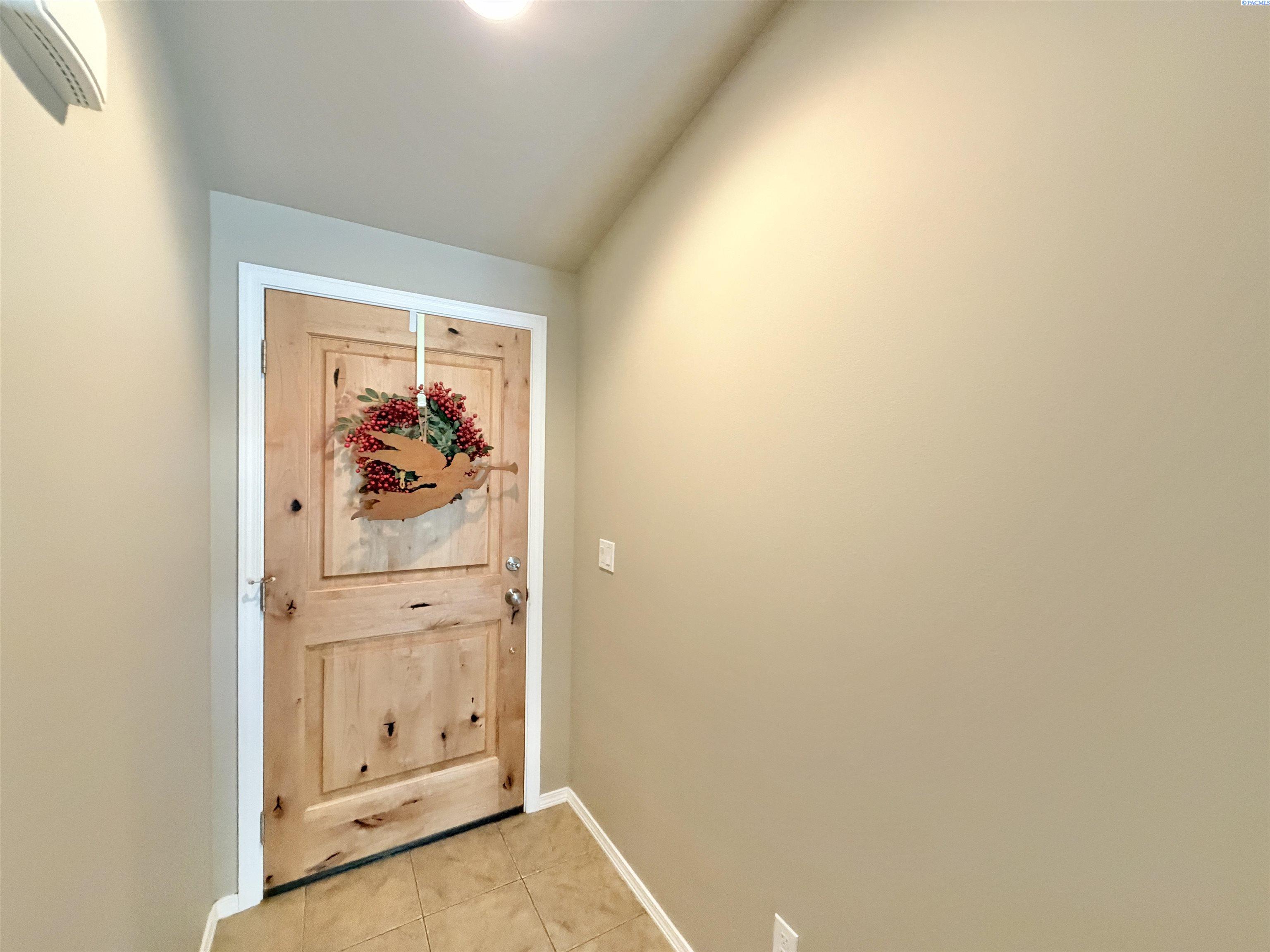 2104 Kellogg Pl, Kennewick, WA 99338