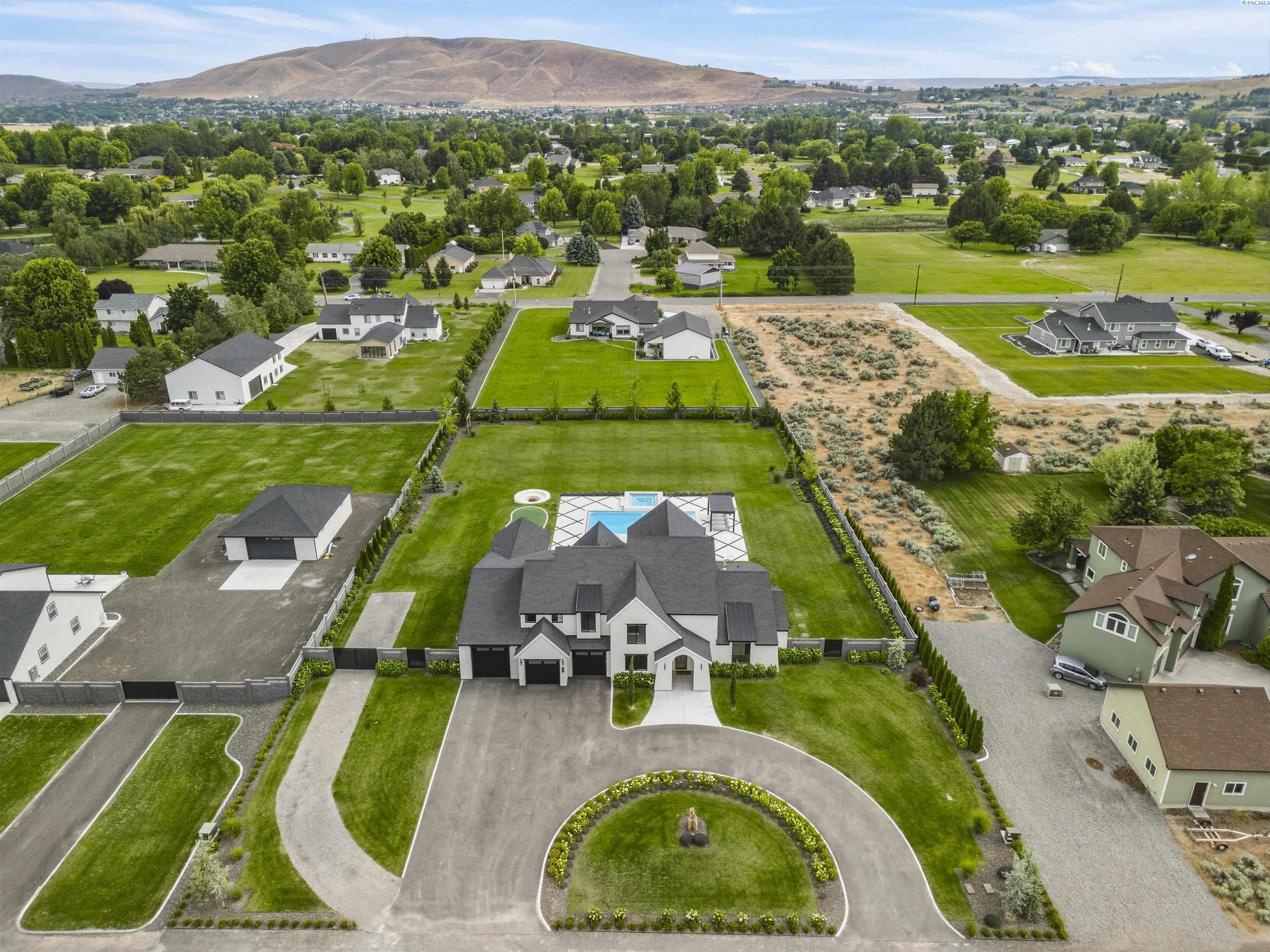 3543 Paso Fino St, West Richland, WA 99353