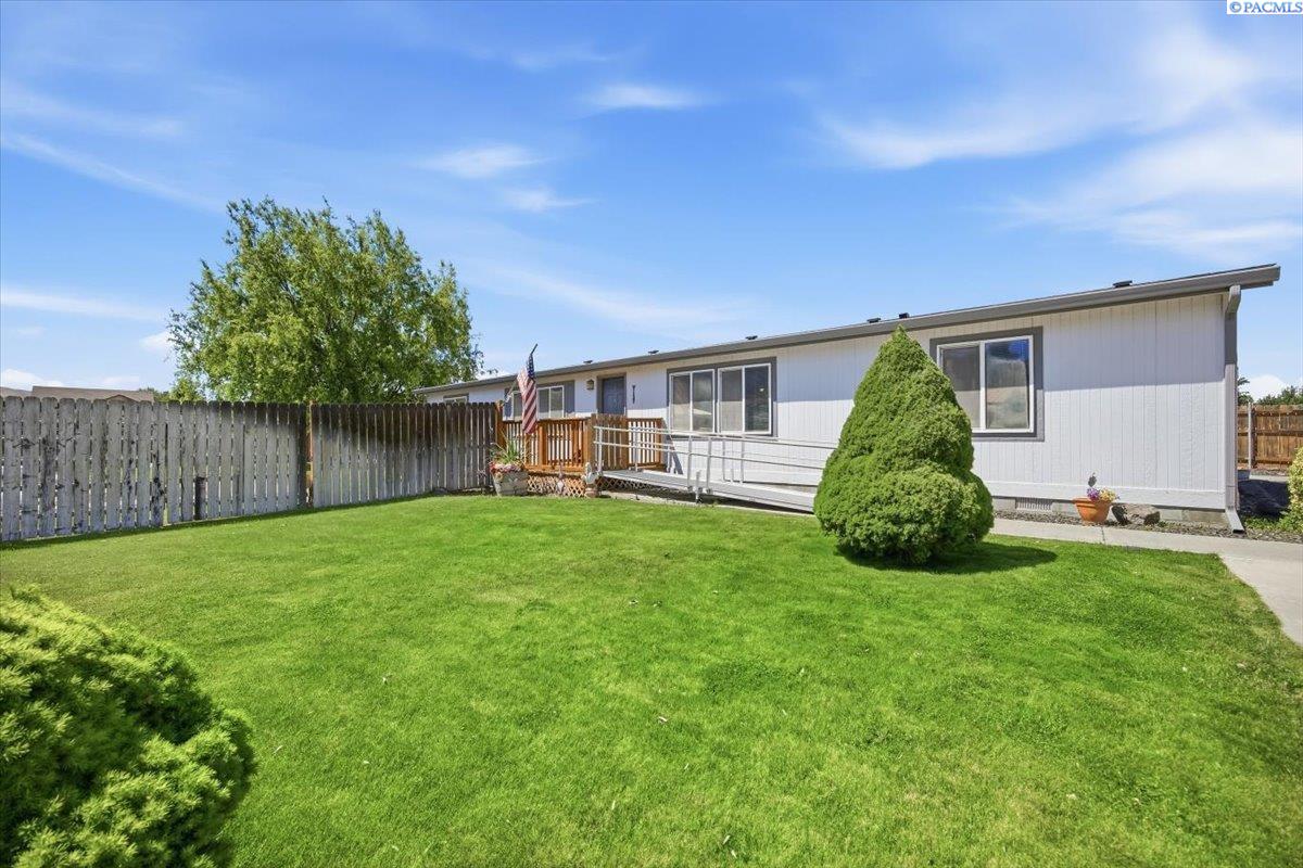 411 Birch Ct, Benton City, WA 99320