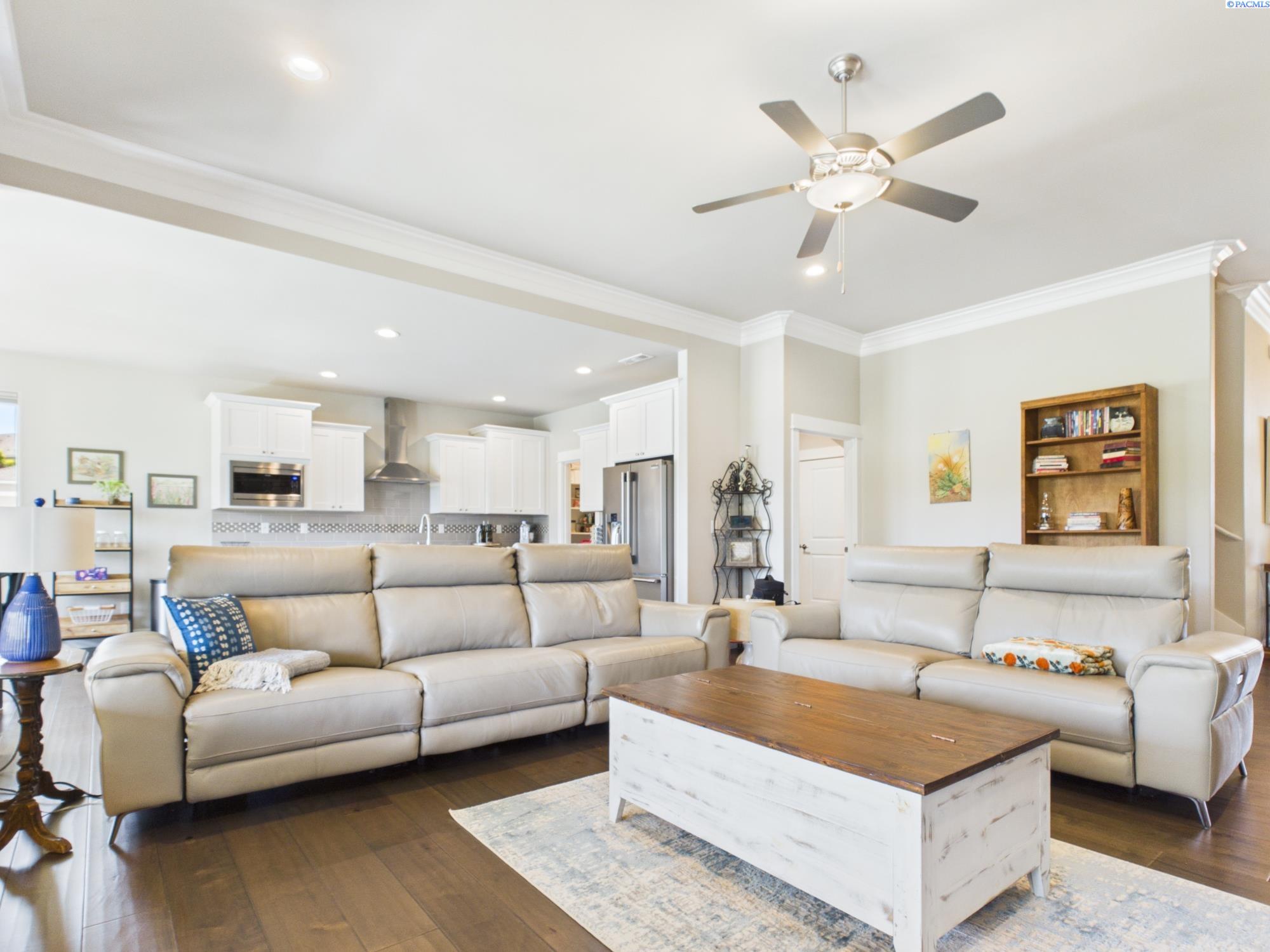 3065 Wild Canyon Way, Richland, WA 99354