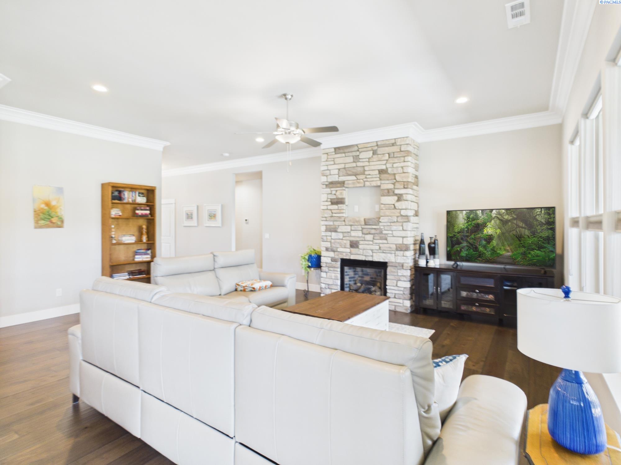 3065 Wild Canyon Way, Richland, WA 99354