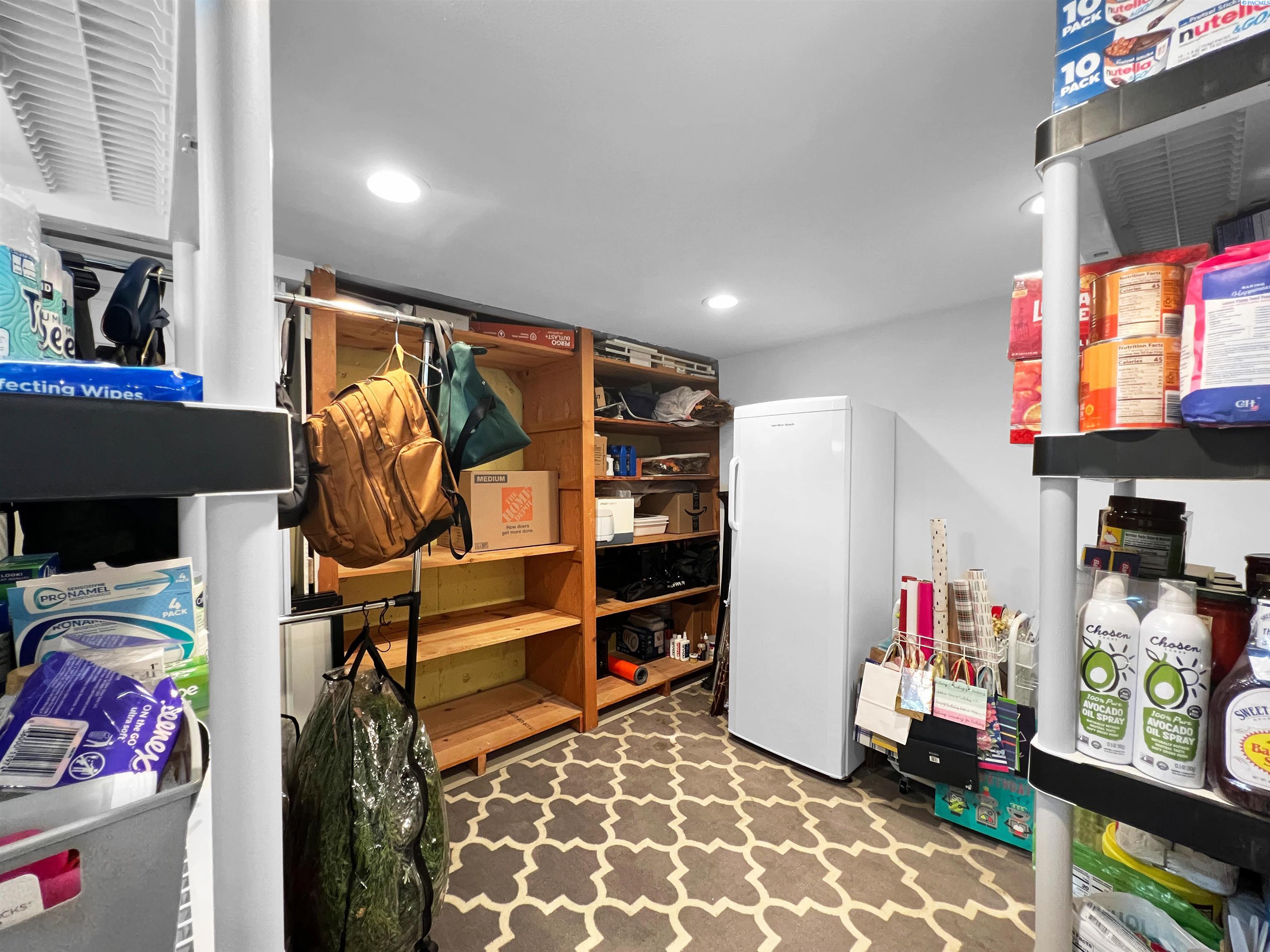 805 Catskill St, Richland, WA 99354