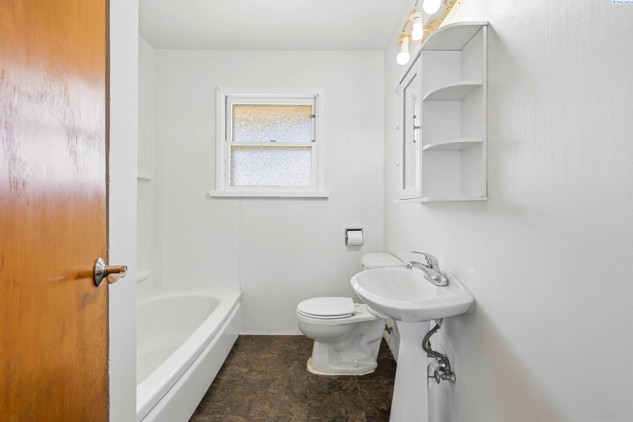 716 Juniper St, Kennewick, WA 99336