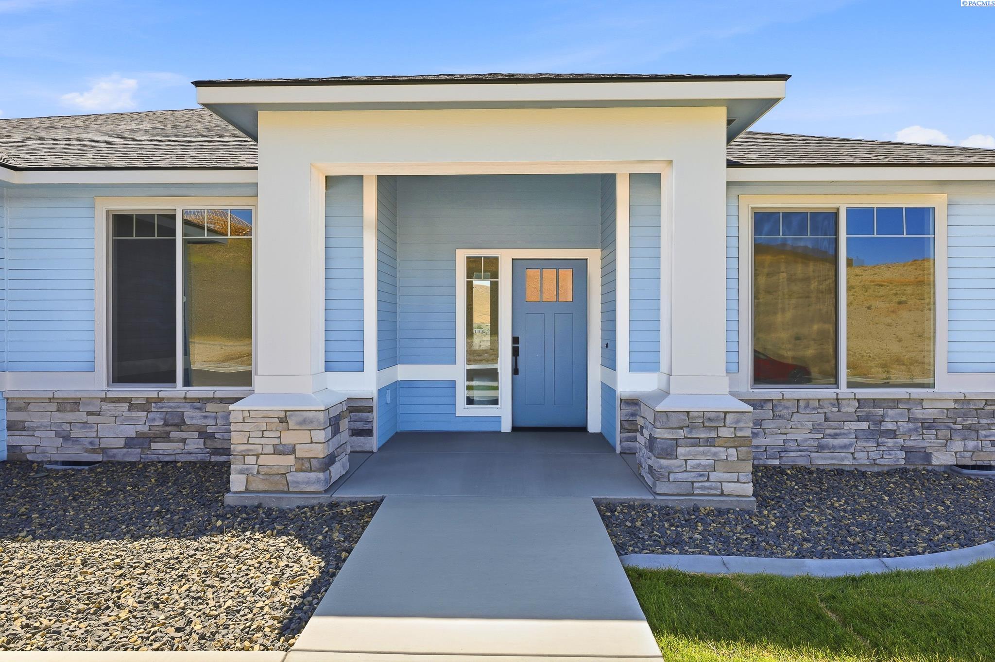 979 Thebes St, West Richland, WA 99353