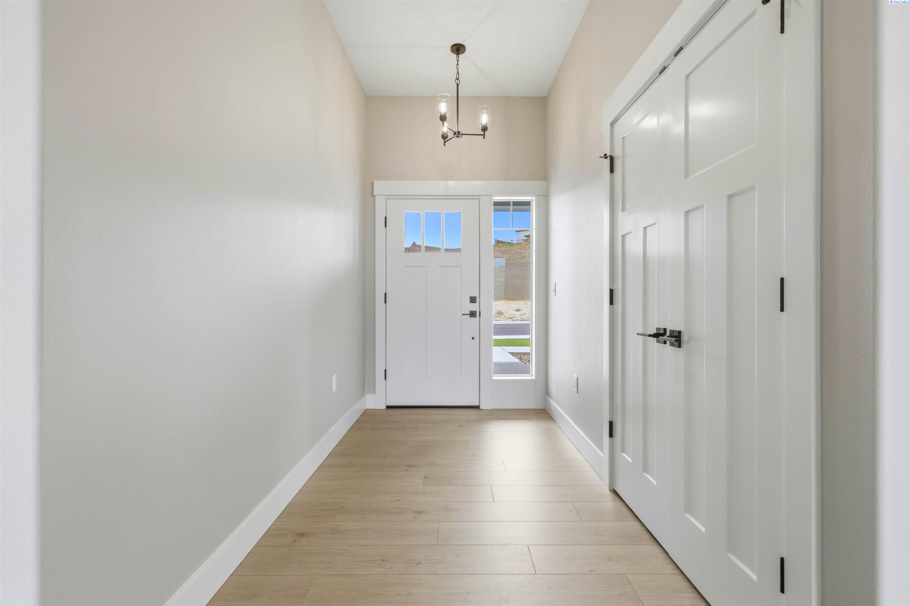 979 Thebes St, West Richland, WA 99353