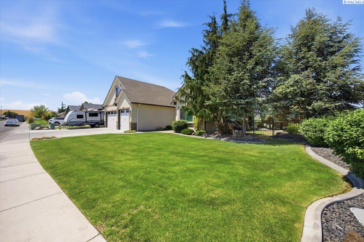 693 Tanglewood Dr, Richland, WA 99352