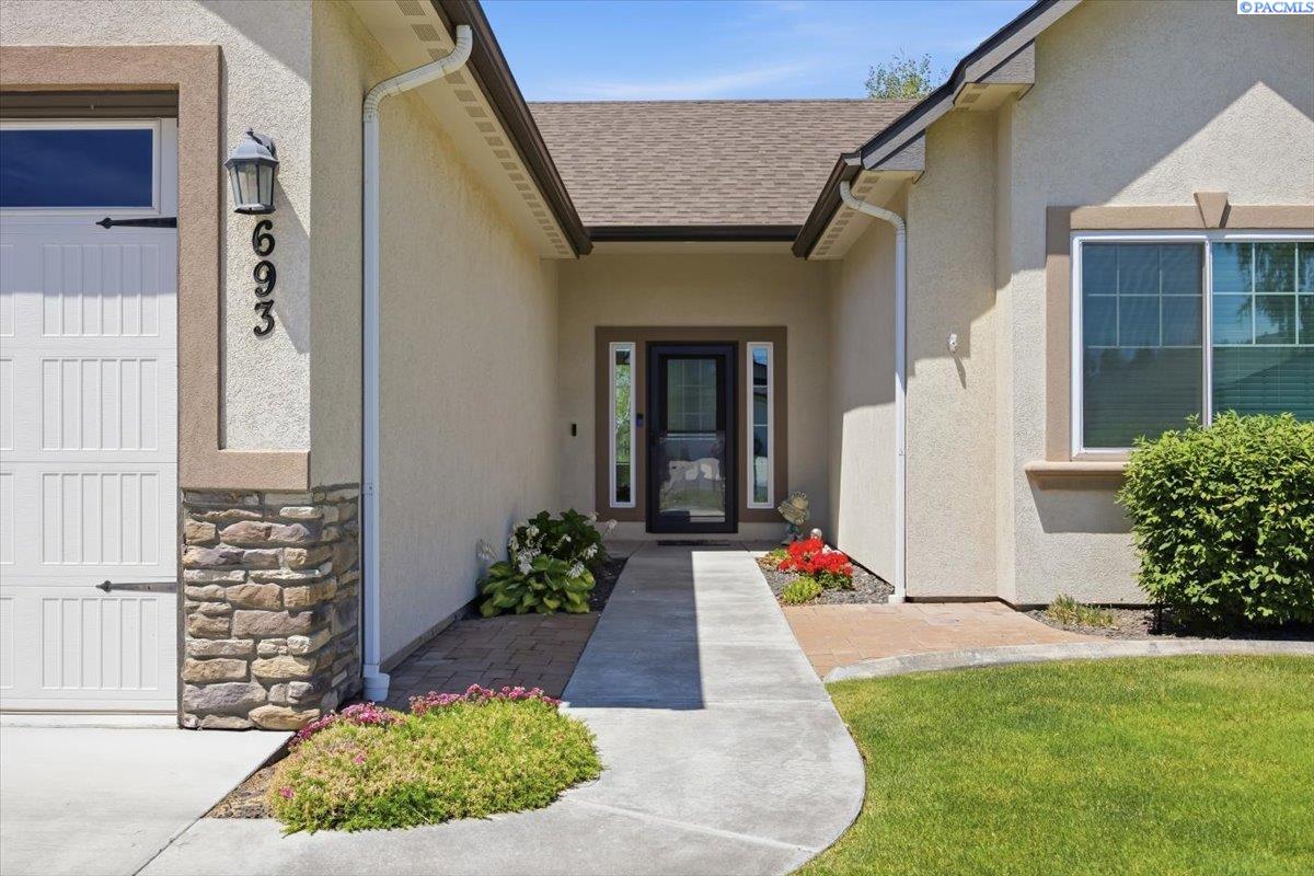 693 Tanglewood Dr, Richland, WA 99352