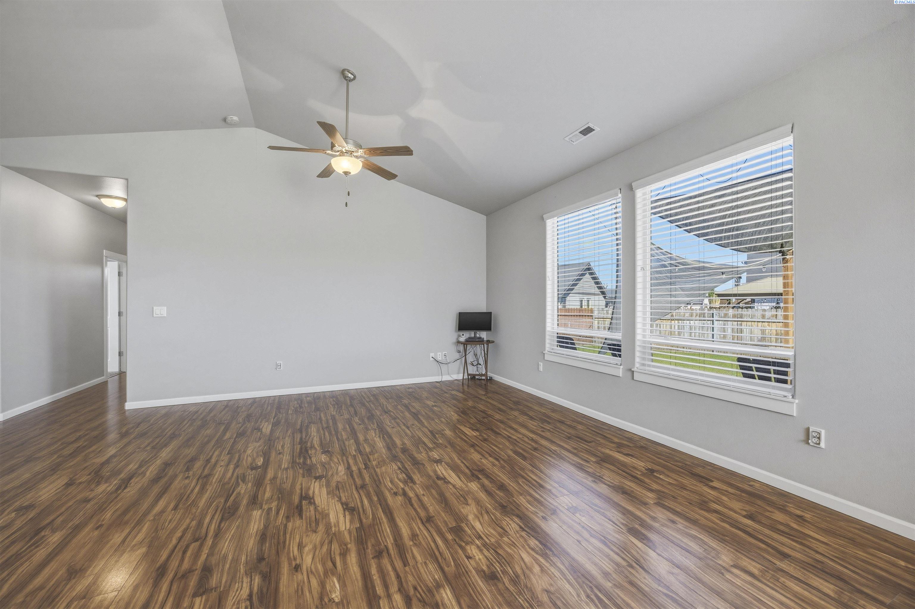 683 Sedgwick Pl, Richland, WA 99352