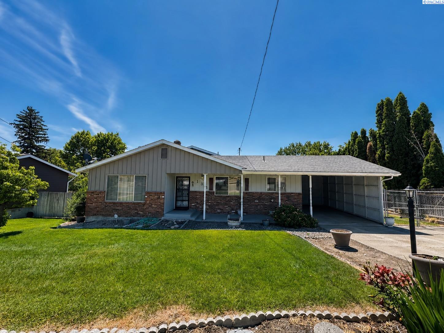 135 Merrick Ave, Sunnyside WA 98944